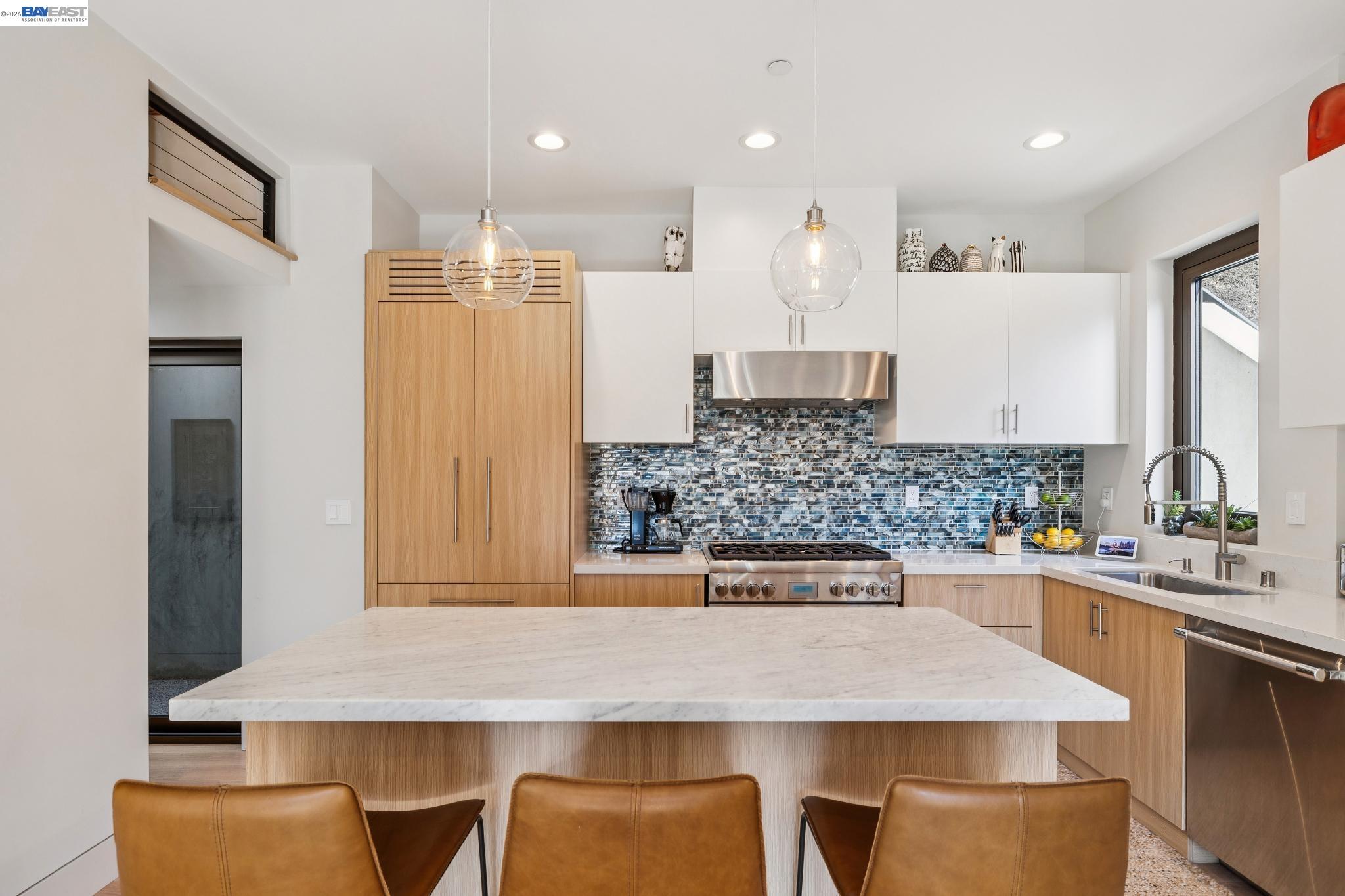 Detail Gallery Image 23 of 60 For 2588 Scout Rd, Oakland,  CA 94611 - 4 Beds | 3/1 Baths