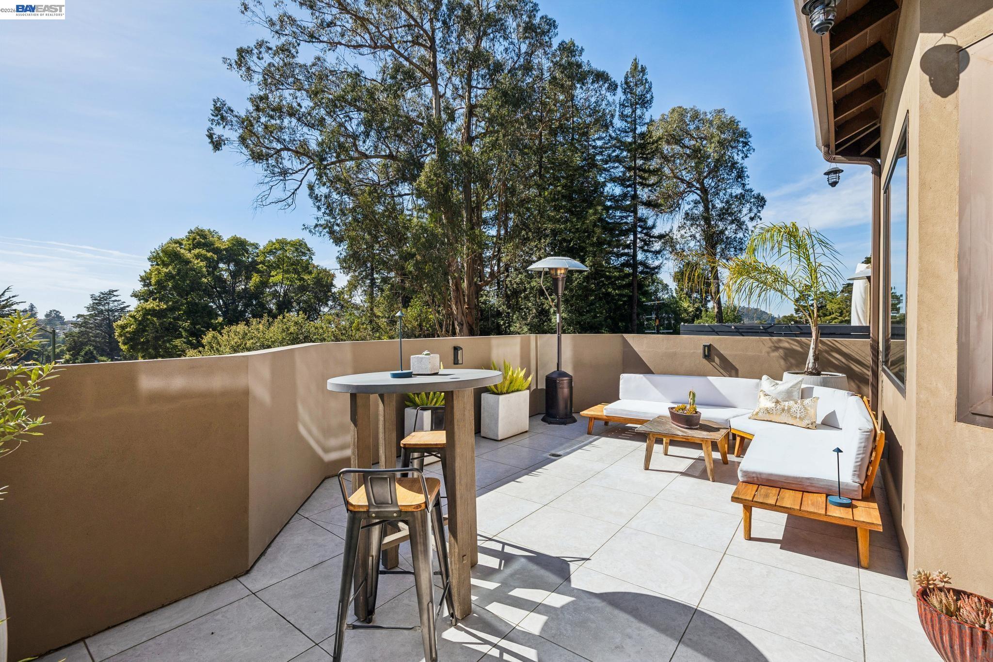 Detail Gallery Image 29 of 60 For 2588 Scout Rd, Oakland,  CA 94611 - 4 Beds | 3/1 Baths