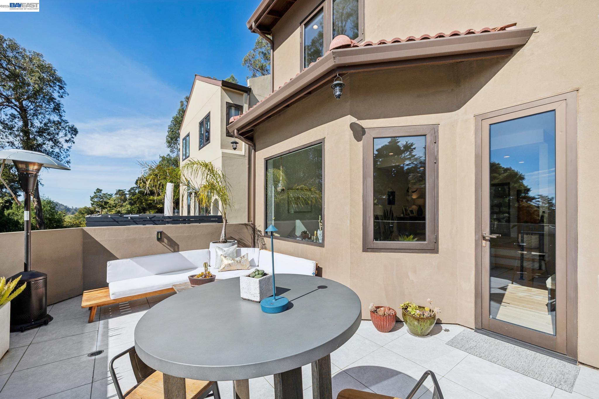 Detail Gallery Image 30 of 60 For 2588 Scout Rd, Oakland,  CA 94611 - 4 Beds | 3/1 Baths