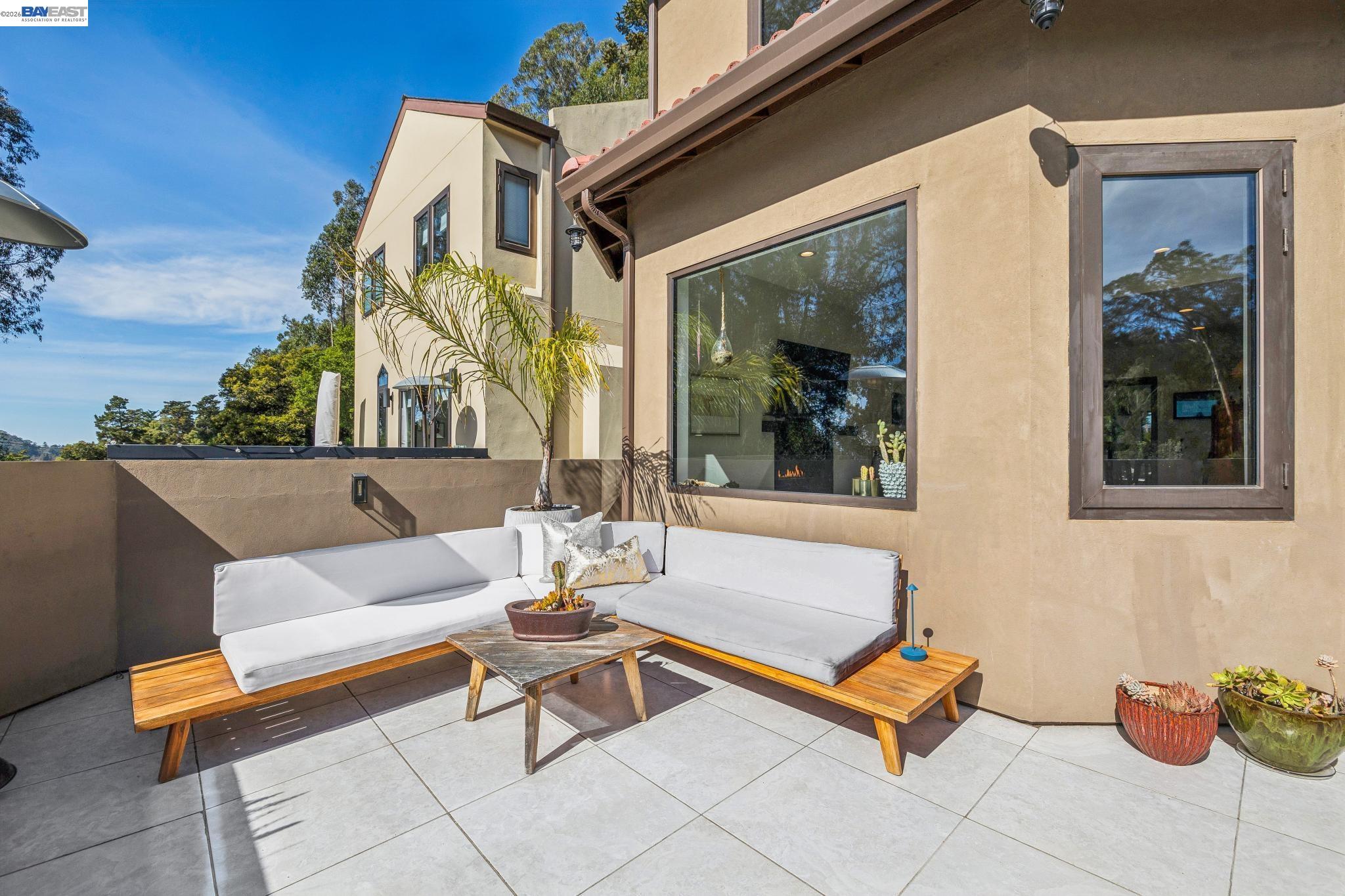 Detail Gallery Image 31 of 60 For 2588 Scout Rd, Oakland,  CA 94611 - 4 Beds | 3/1 Baths