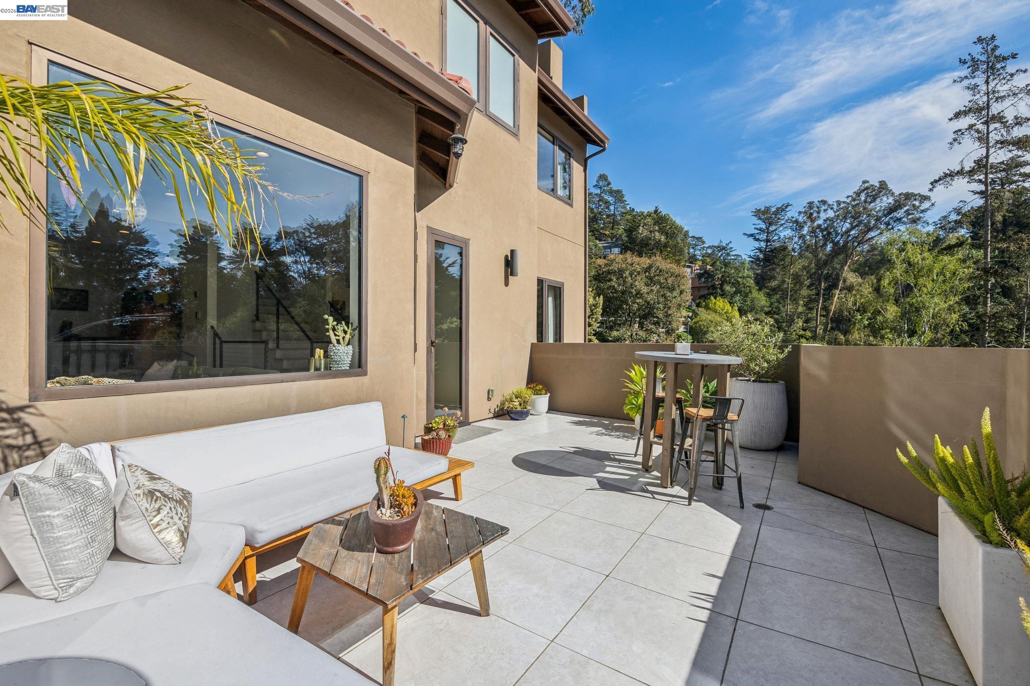 Detail Gallery Image 32 of 60 For 2588 Scout Rd, Oakland,  CA 94611 - 4 Beds | 3/1 Baths