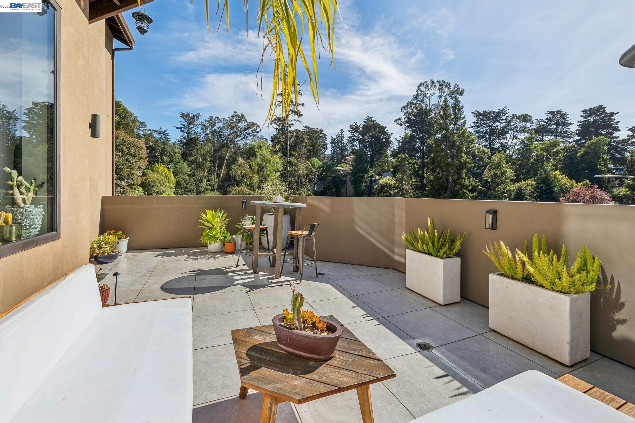 Detail Gallery Image 33 of 60 For 2588 Scout Rd, Oakland,  CA 94611 - 4 Beds | 3/1 Baths