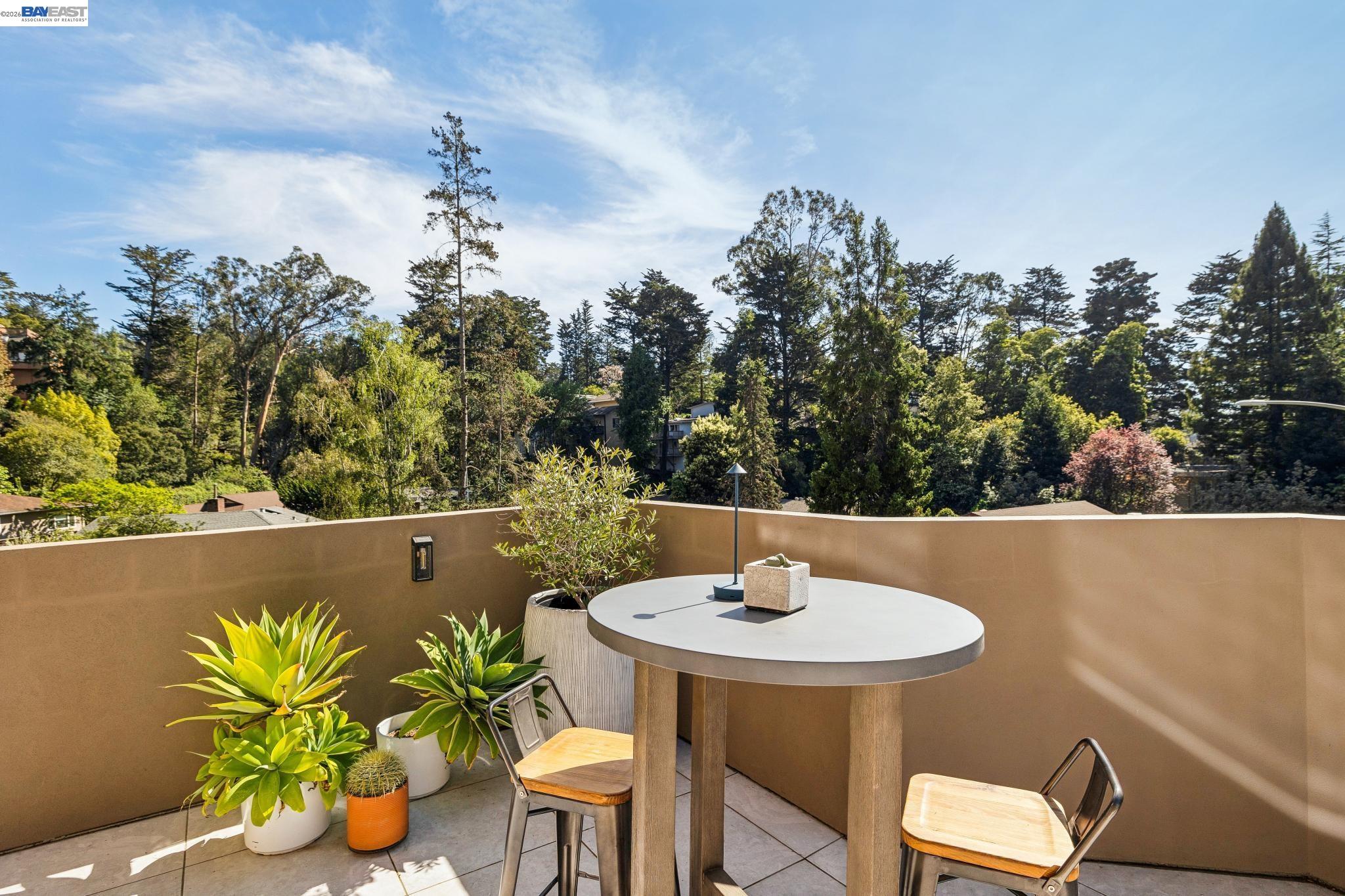 Detail Gallery Image 34 of 60 For 2588 Scout Rd, Oakland,  CA 94611 - 4 Beds | 3/1 Baths