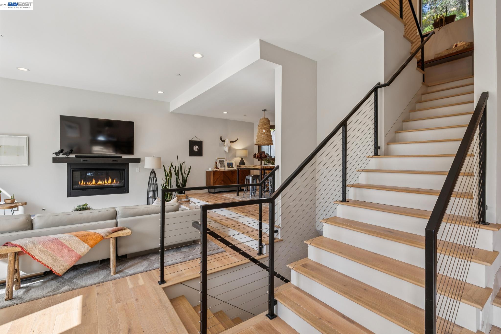 Detail Gallery Image 35 of 60 For 2588 Scout Rd, Oakland,  CA 94611 - 4 Beds | 3/1 Baths