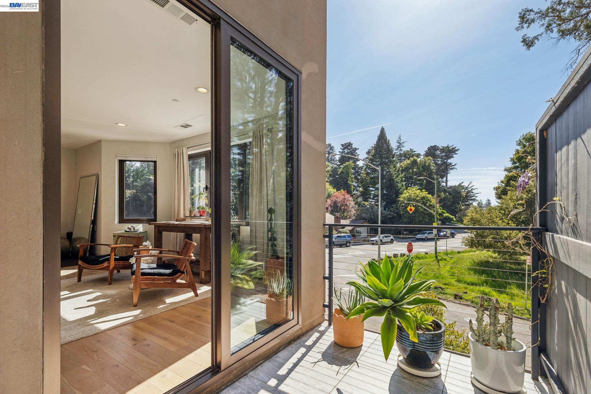 Detail Gallery Image 52 of 60 For 2588 Scout Rd, Oakland,  CA 94611 - 4 Beds | 3/1 Baths