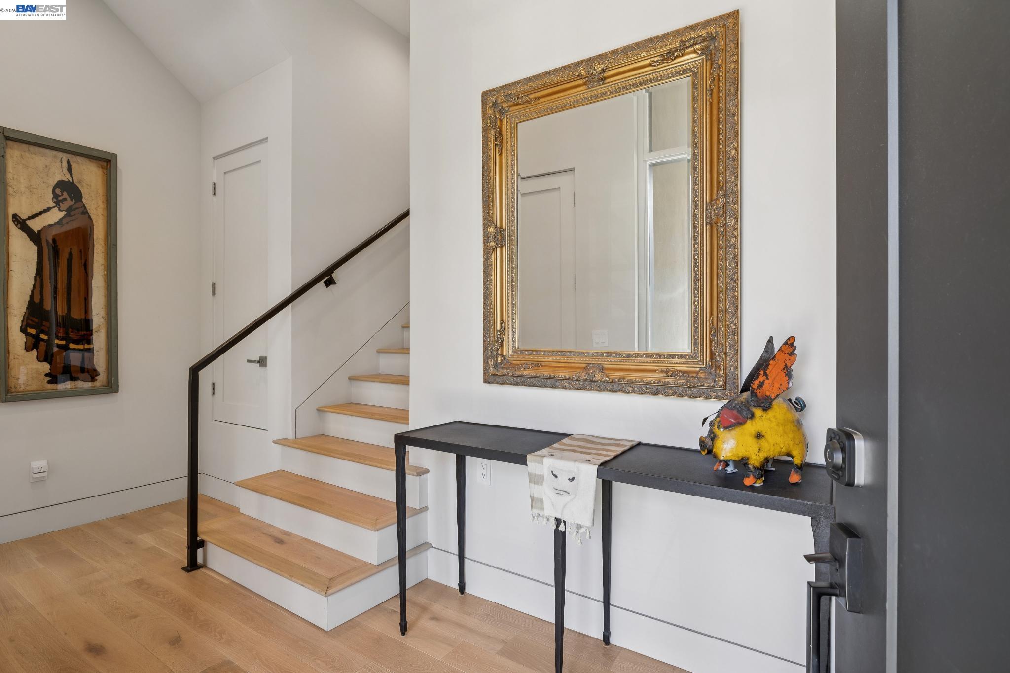 Detail Gallery Image 7 of 60 For 2588 Scout Rd, Oakland,  CA 94611 - 4 Beds | 3/1 Baths