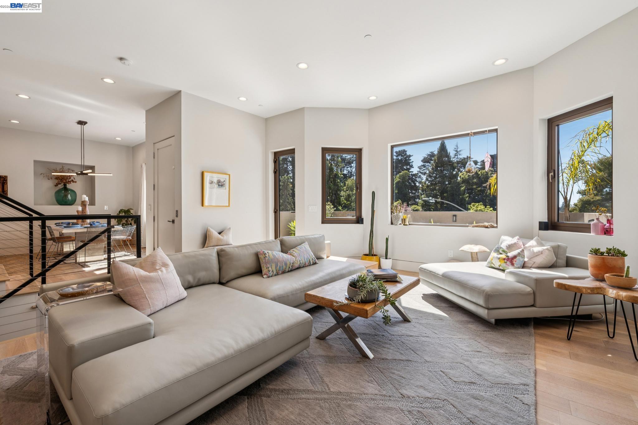 Detail Gallery Image 8 of 60 For 2588 Scout Rd, Oakland,  CA 94611 - 4 Beds | 3/1 Baths