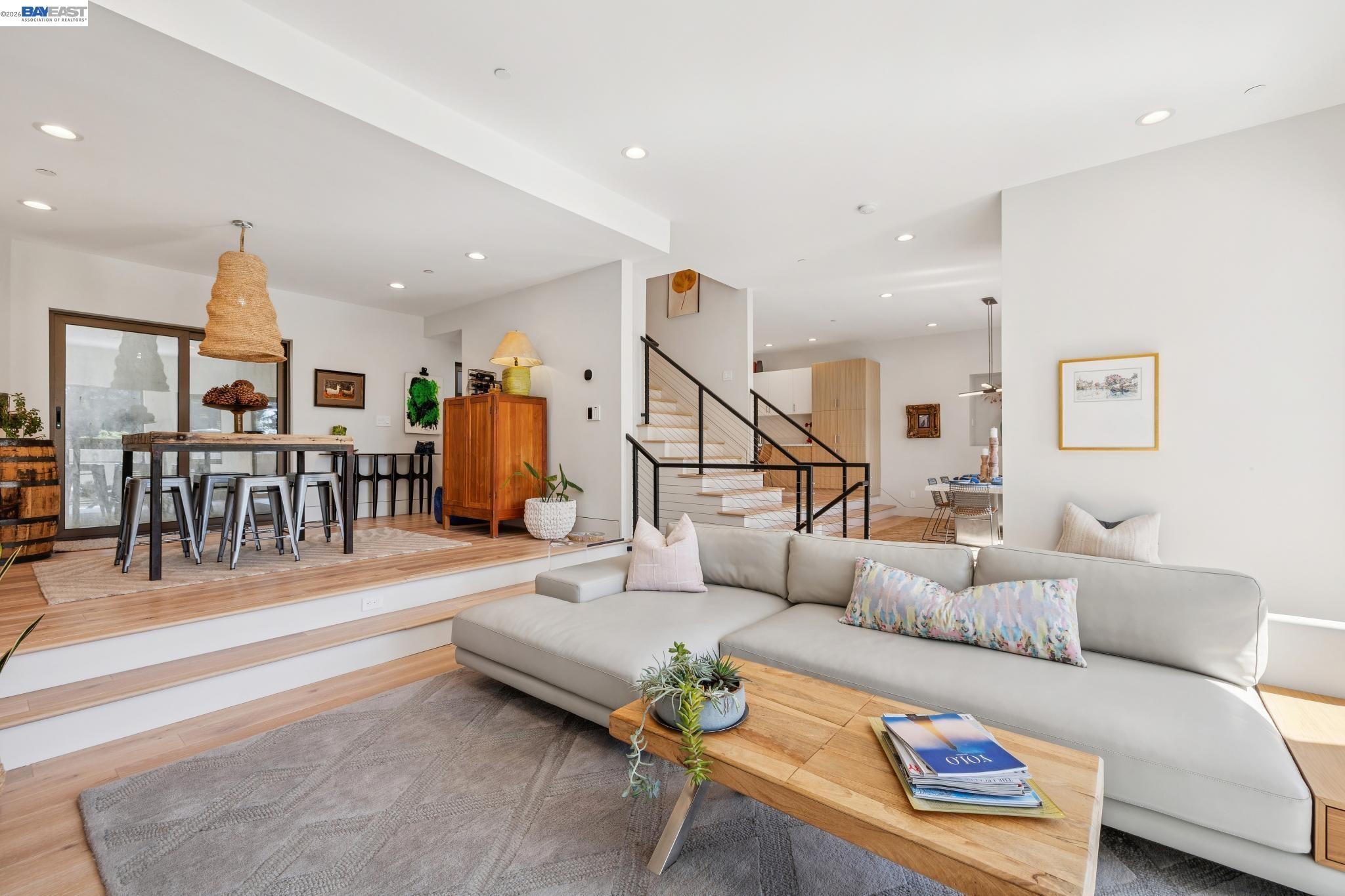 Detail Gallery Image 9 of 60 For 2588 Scout Rd, Oakland,  CA 94611 - 4 Beds | 3/1 Baths