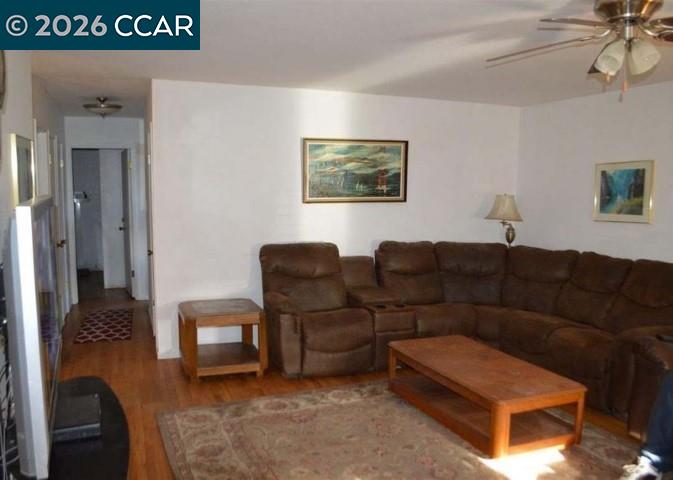 Detail Gallery Image 2 of 16 For 1898 Clayton Way, Concord,  CA 94519 - 3 Beds | 2 Baths