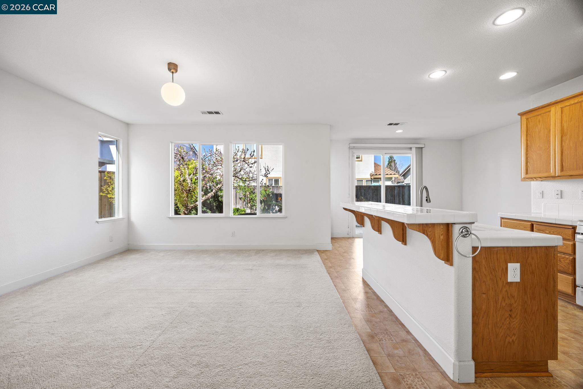 Detail Gallery Image 12 of 46 For 649 Spillman Cir, Vacaville,  CA 95688 - 4 Beds | 3 Baths