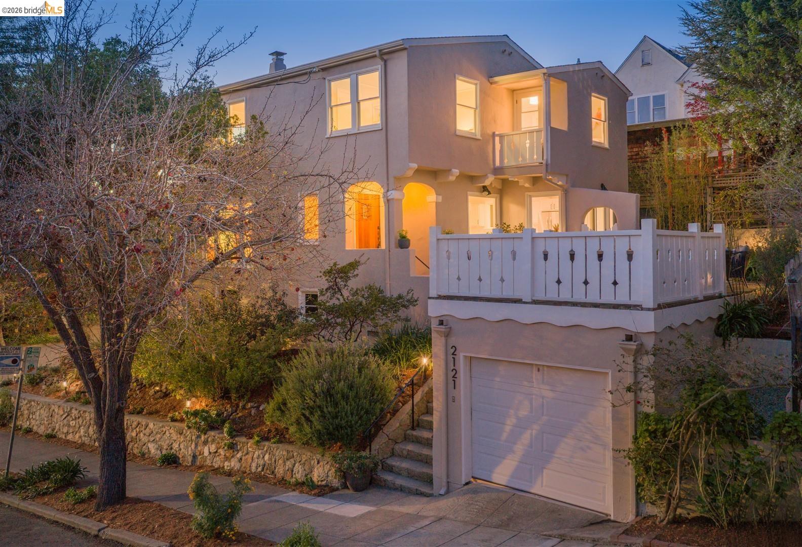 Detail Gallery Image 2 of 58 For 2121 Eunice Street, Berkeley,  CA 94709 - 3 Beds | 1/1 Baths