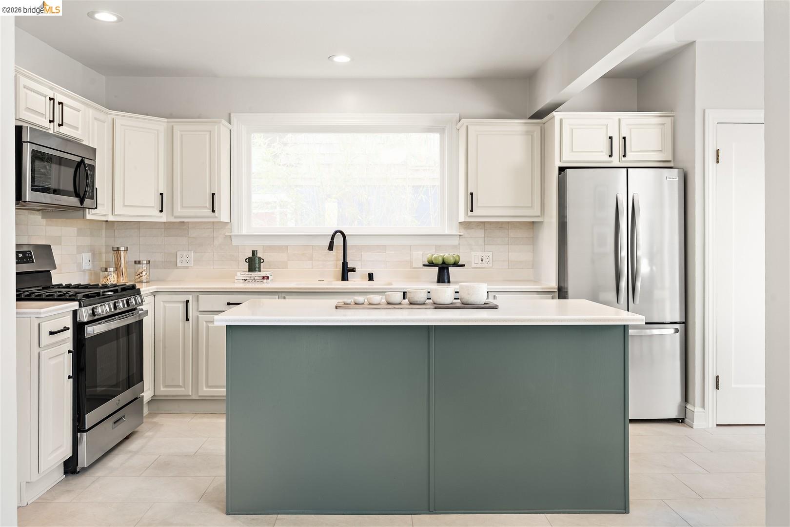 Detail Gallery Image 19 of 58 For 2121 Eunice Street, Berkeley,  CA 94709 - 3 Beds | 1/1 Baths