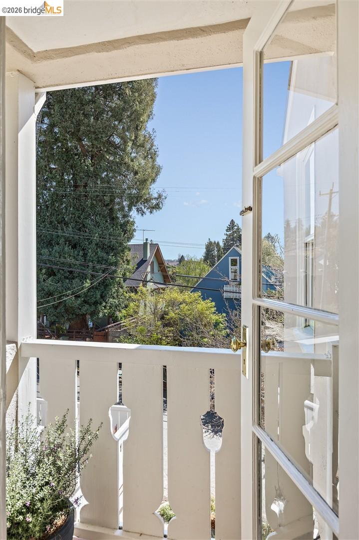 Detail Gallery Image 37 of 58 For 2121 Eunice Street, Berkeley,  CA 94709 - 3 Beds | 1/1 Baths