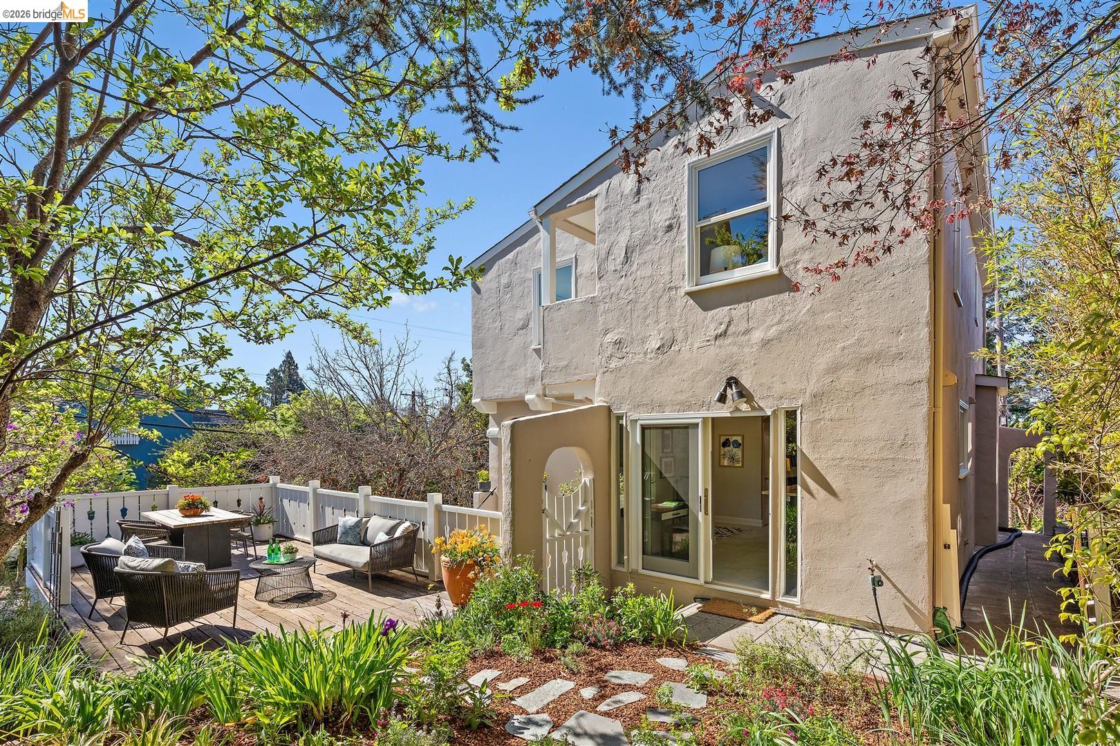 Detail Gallery Image 40 of 58 For 2121 Eunice Street, Berkeley,  CA 94709 - 3 Beds | 1/1 Baths