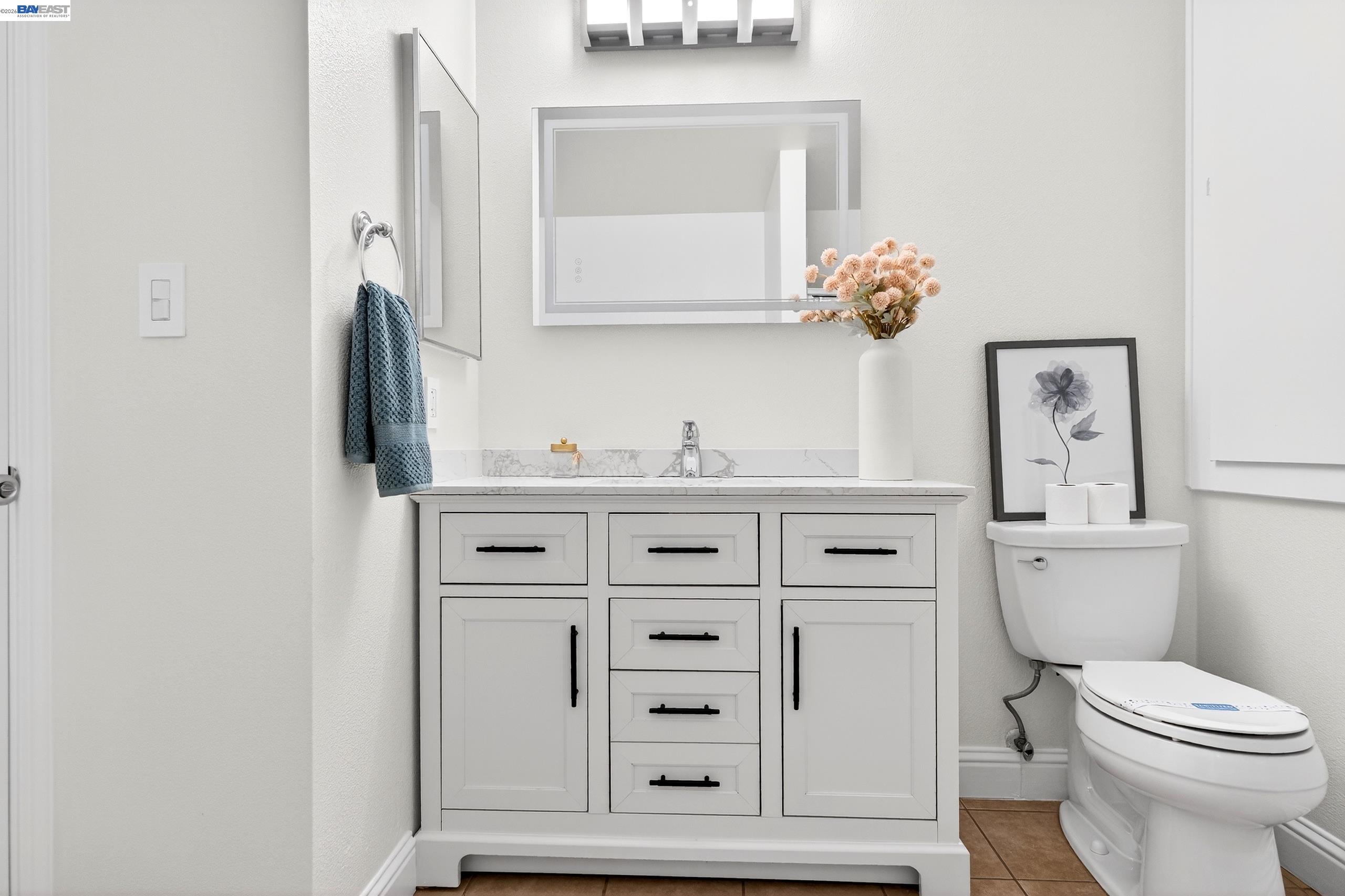 Detail Gallery Image 11 of 28 For 5170 Saddle Brook Dr, Oakland,  CA 94619 - 4 Beds | 2 Baths