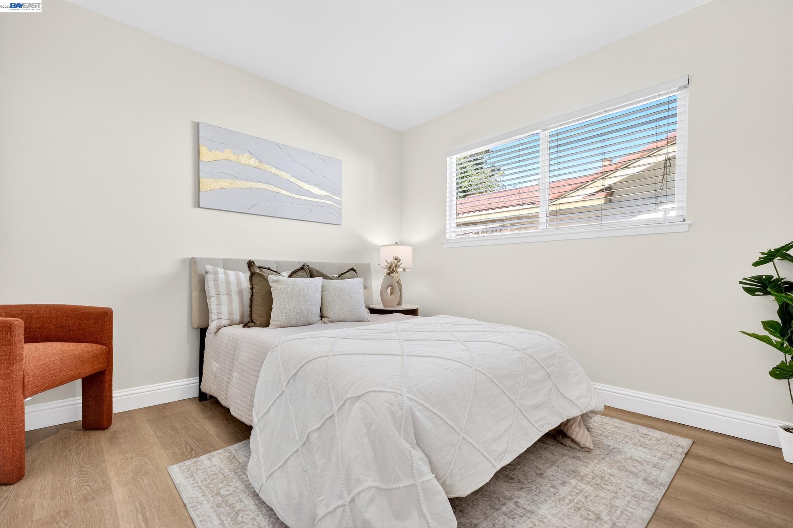 Detail Gallery Image 13 of 28 For 5170 Saddle Brook Dr, Oakland,  CA 94619 - 4 Beds | 2 Baths
