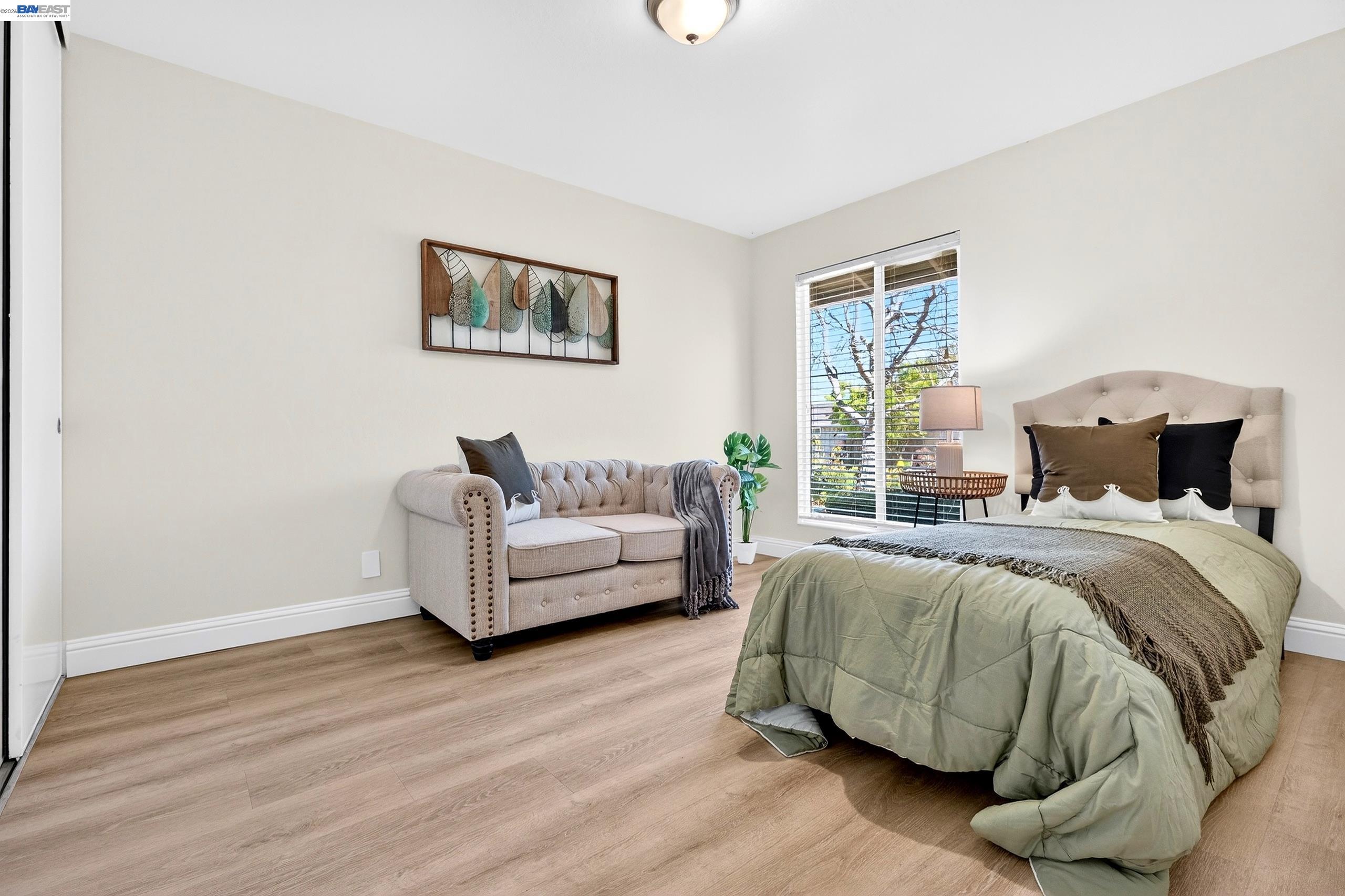 Detail Gallery Image 14 of 28 For 5170 Saddle Brook Dr, Oakland,  CA 94619 - 4 Beds | 2 Baths