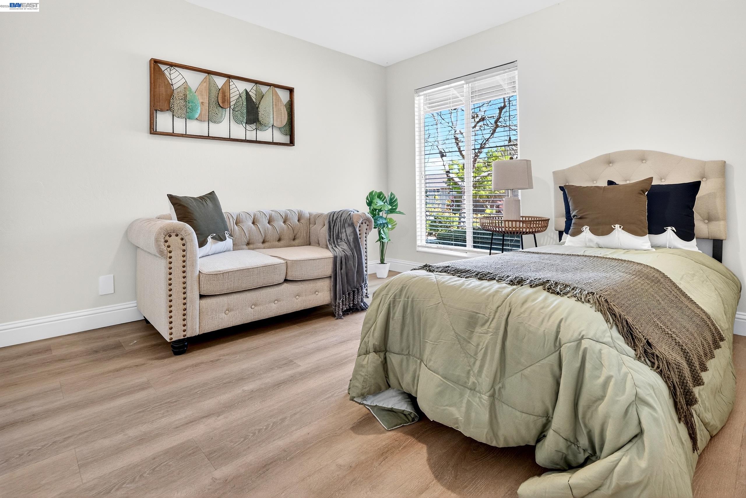 Detail Gallery Image 15 of 28 For 5170 Saddle Brook Dr, Oakland,  CA 94619 - 4 Beds | 2 Baths