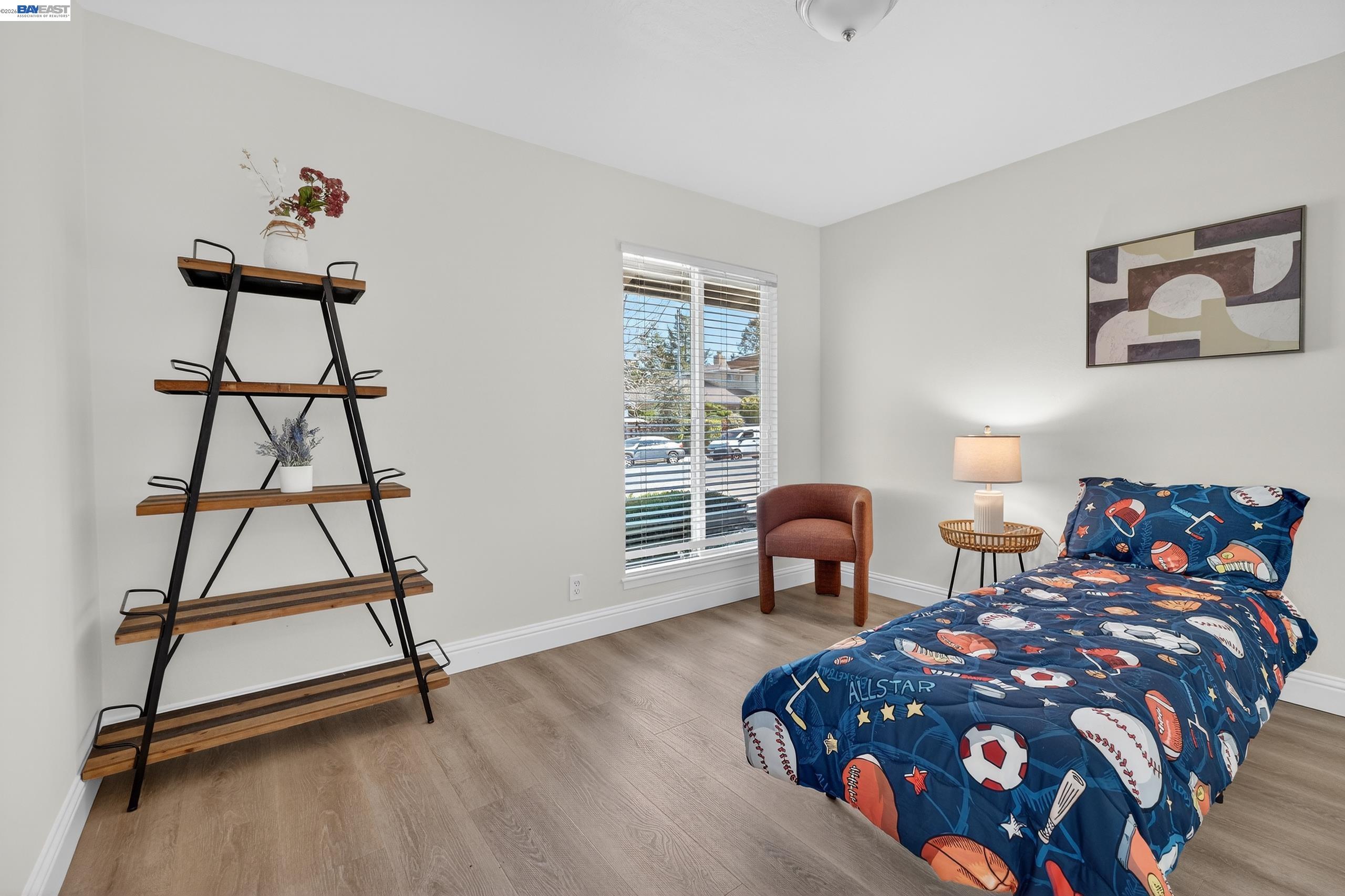 Detail Gallery Image 16 of 28 For 5170 Saddle Brook Dr, Oakland,  CA 94619 - 4 Beds | 2 Baths