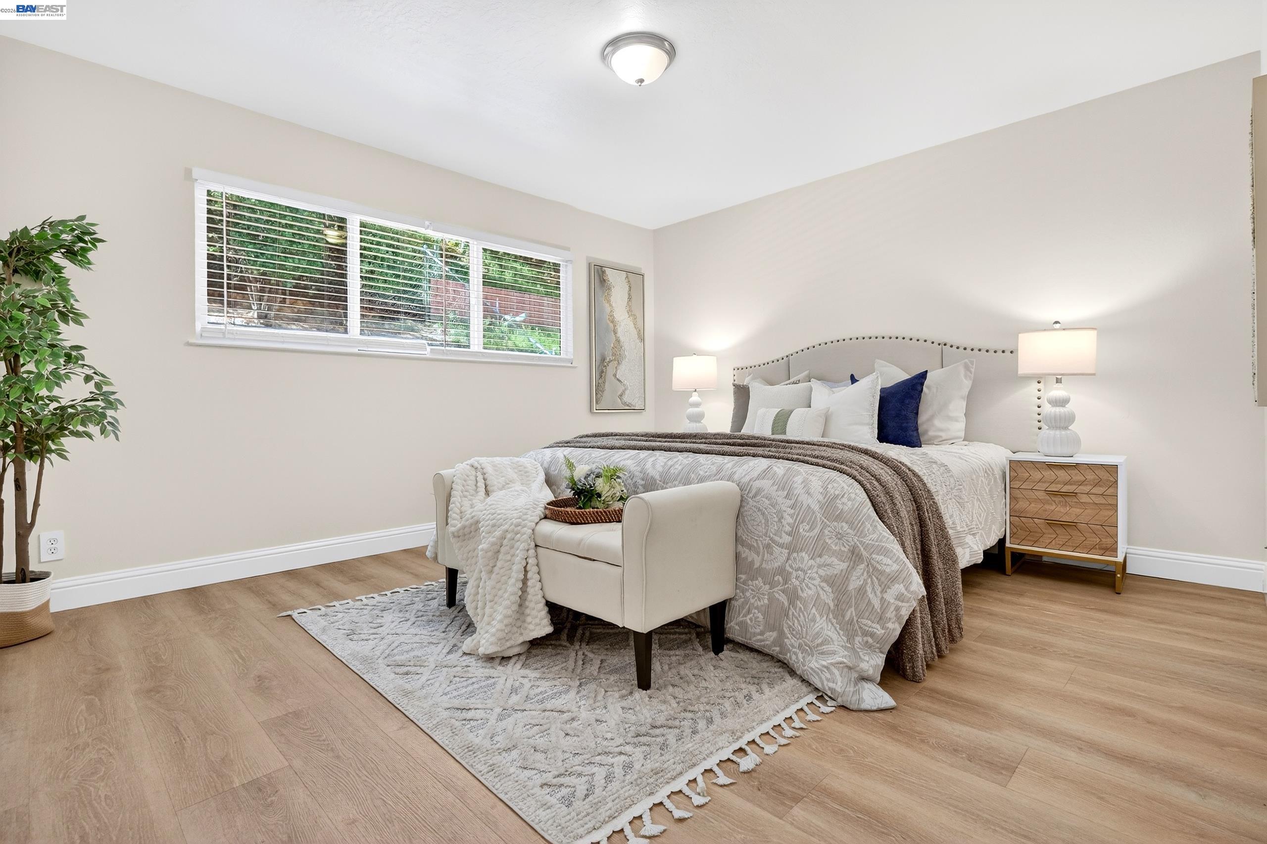 Detail Gallery Image 18 of 28 For 5170 Saddle Brook Dr, Oakland,  CA 94619 - 4 Beds | 2 Baths