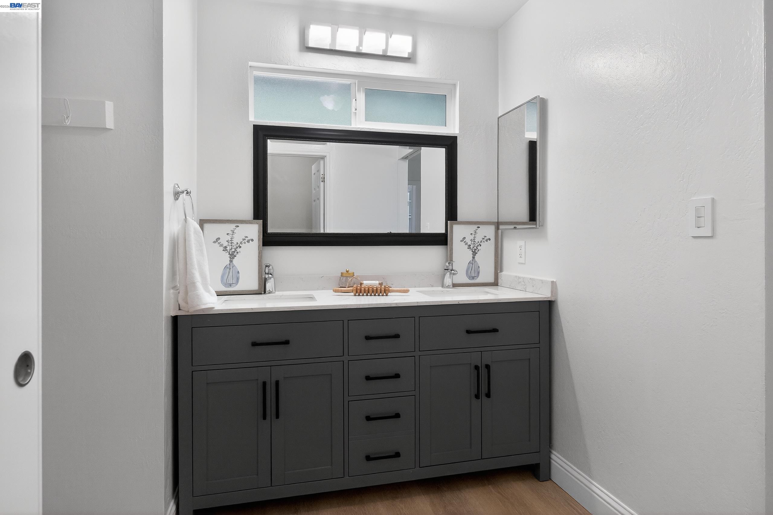 Detail Gallery Image 20 of 28 For 5170 Saddle Brook Dr, Oakland,  CA 94619 - 4 Beds | 2 Baths