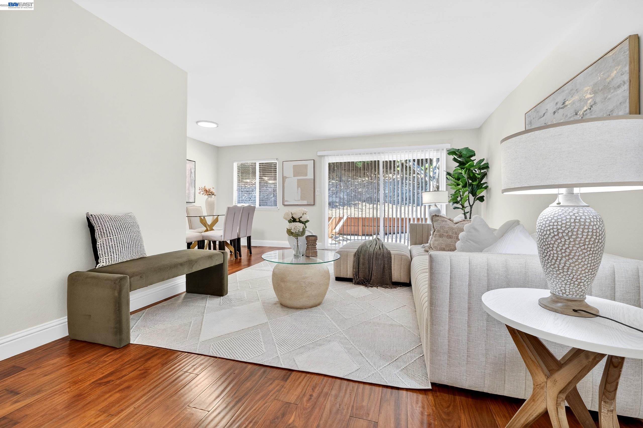 Detail Gallery Image 3 of 28 For 5170 Saddle Brook Dr, Oakland,  CA 94619 - 4 Beds | 2 Baths