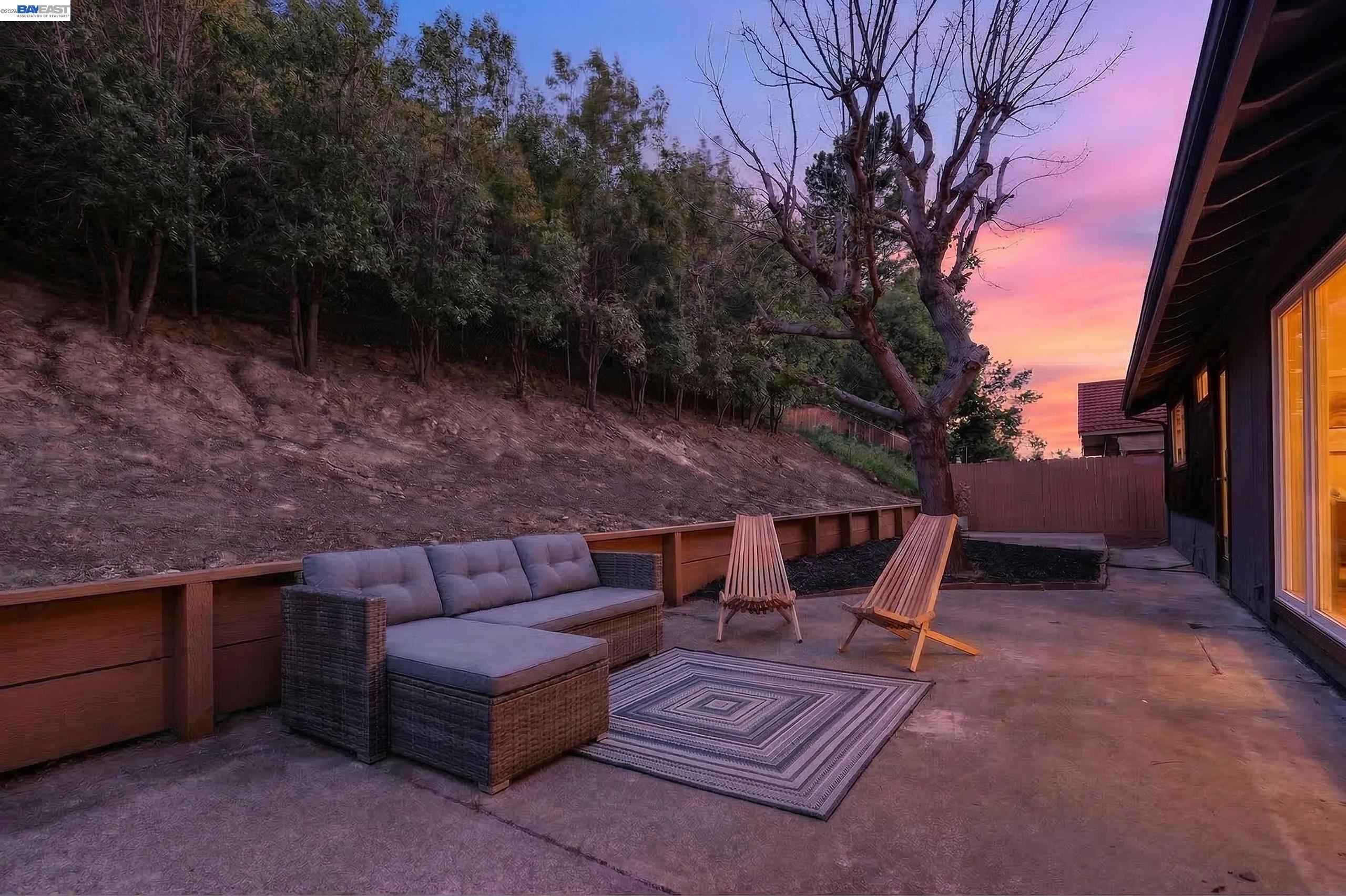 Detail Gallery Image 22 of 28 For 5170 Saddle Brook Dr, Oakland,  CA 94619 - 4 Beds | 2 Baths