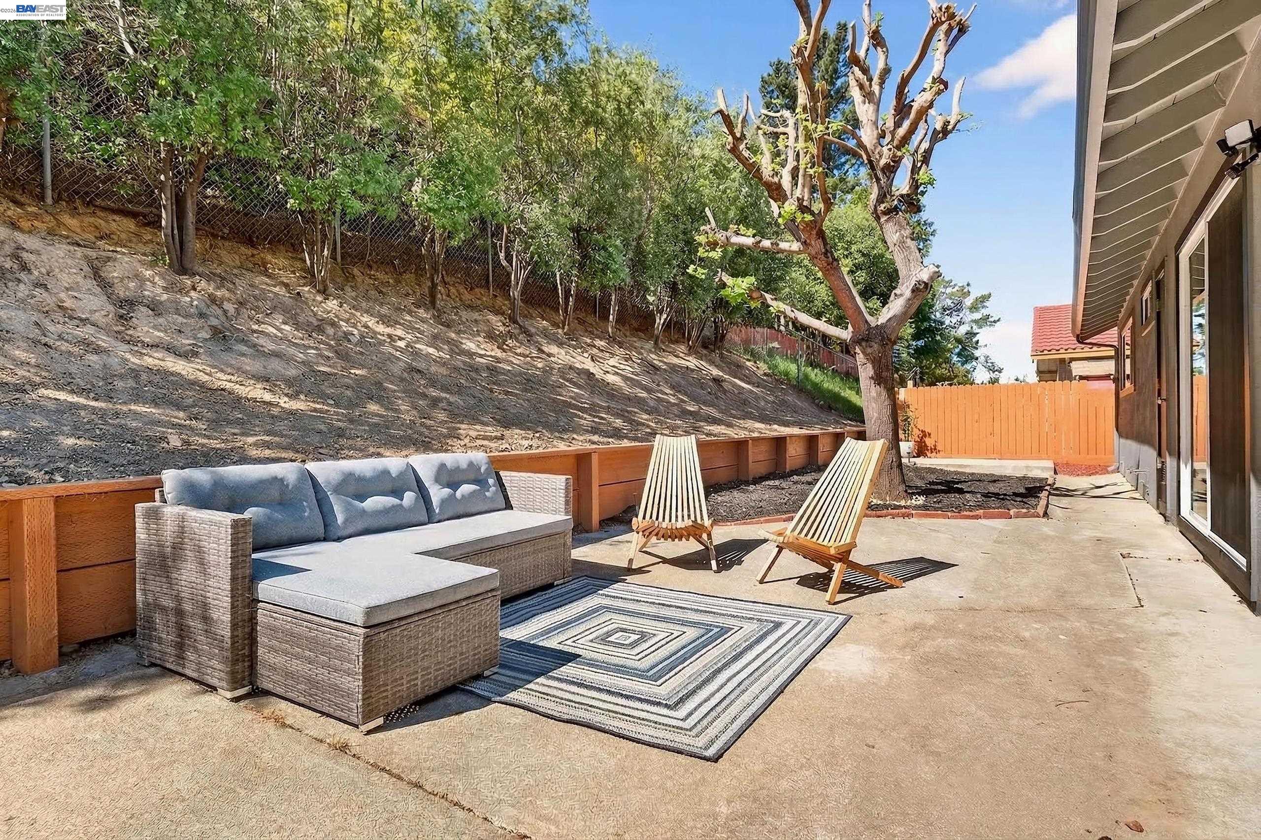 Detail Gallery Image 23 of 28 For 5170 Saddle Brook Dr, Oakland,  CA 94619 - 4 Beds | 2 Baths