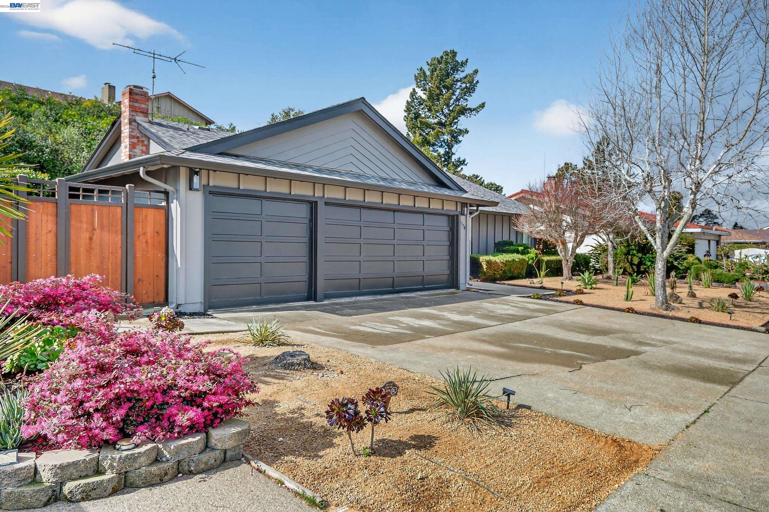 Detail Gallery Image 26 of 28 For 5170 Saddle Brook Dr, Oakland,  CA 94619 - 4 Beds | 2 Baths