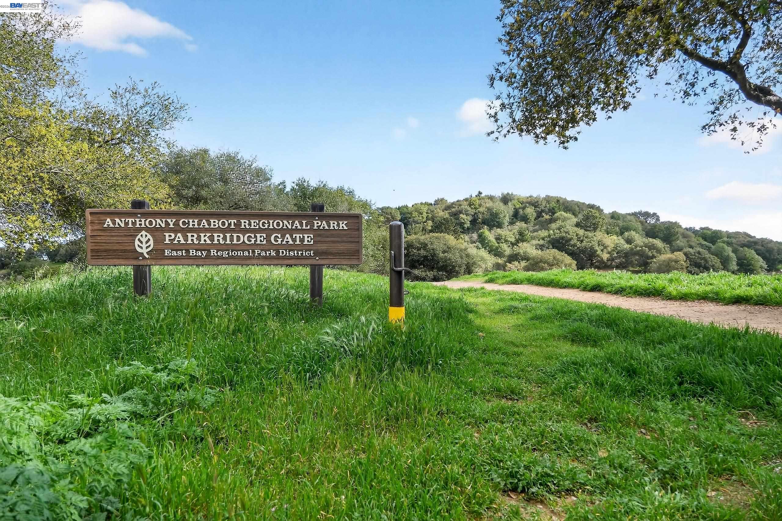 Detail Gallery Image 27 of 28 For 5170 Saddle Brook Dr, Oakland,  CA 94619 - 4 Beds | 2 Baths