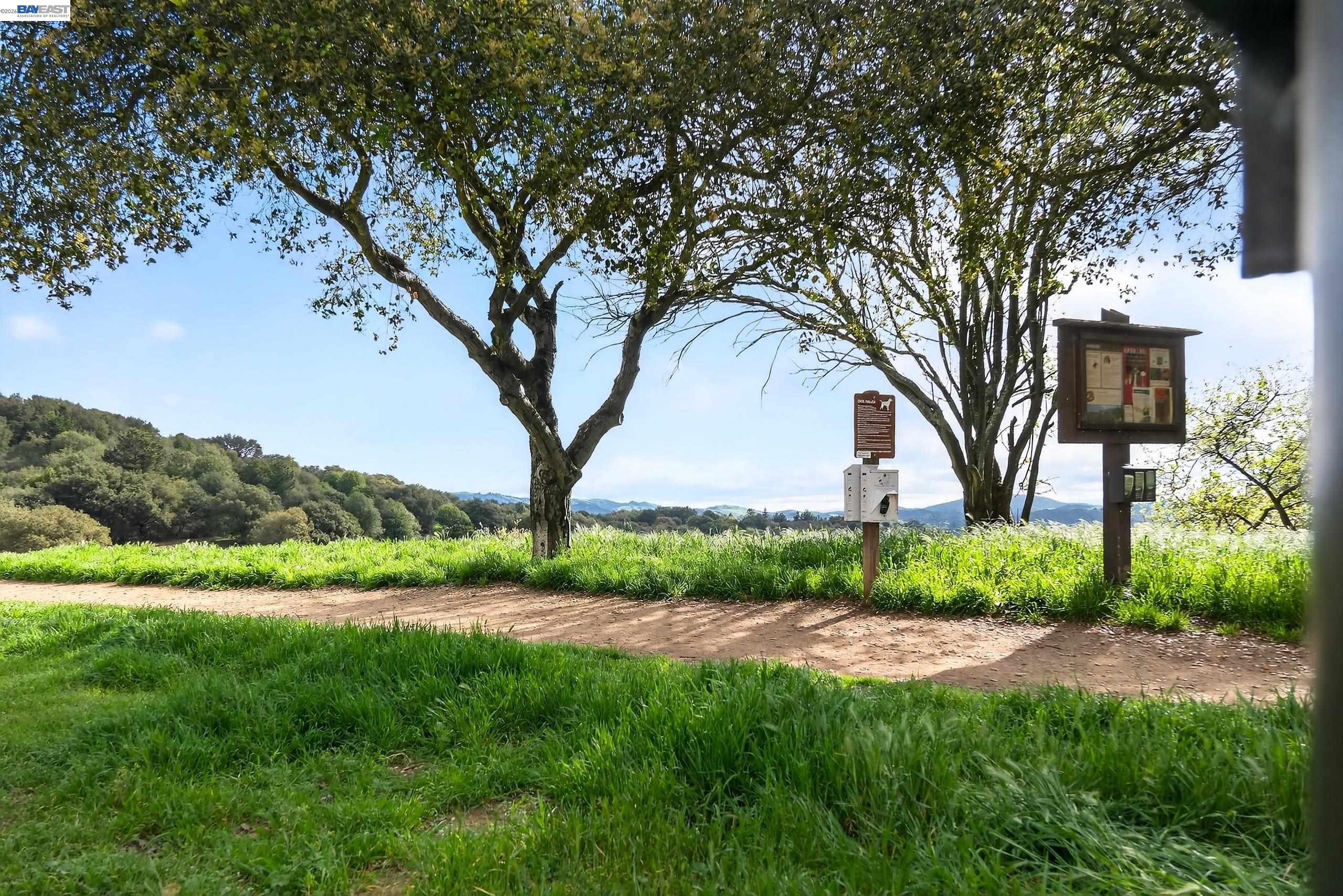 Detail Gallery Image 28 of 28 For 5170 Saddle Brook Dr, Oakland,  CA 94619 - 4 Beds | 2 Baths