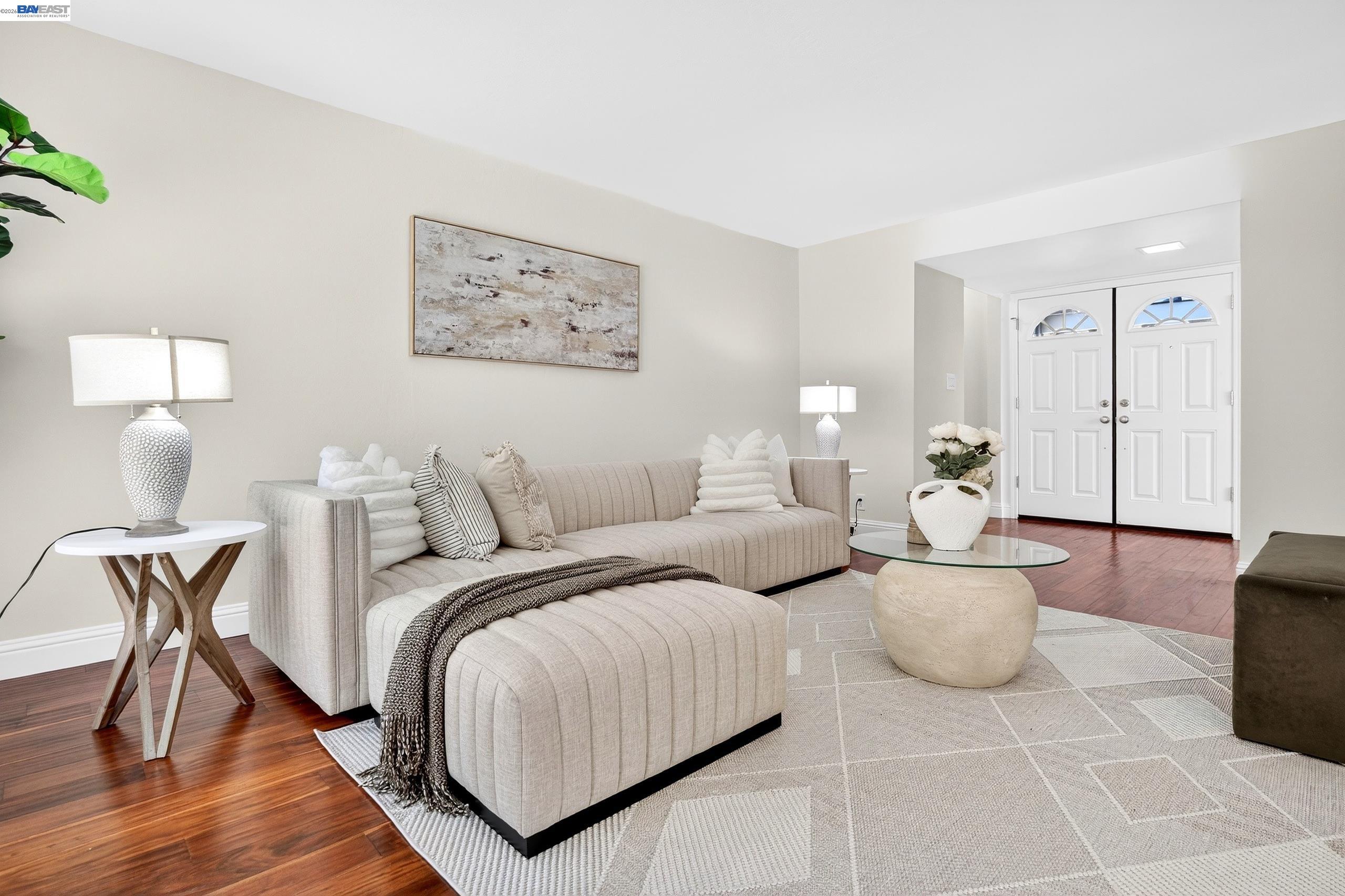 Detail Gallery Image 4 of 28 For 5170 Saddle Brook Dr, Oakland,  CA 94619 - 4 Beds | 2 Baths