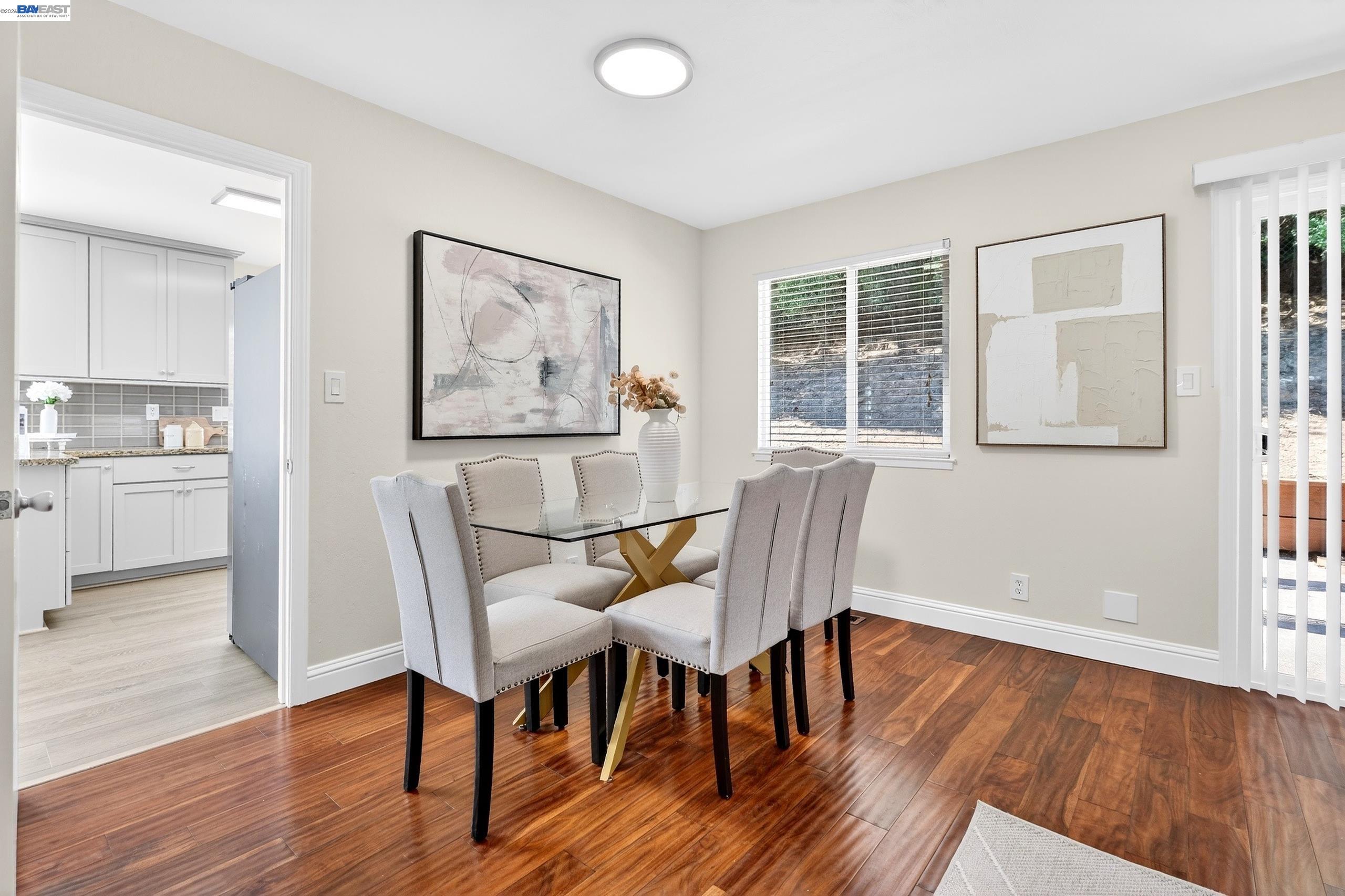 Detail Gallery Image 5 of 28 For 5170 Saddle Brook Dr, Oakland,  CA 94619 - 4 Beds | 2 Baths