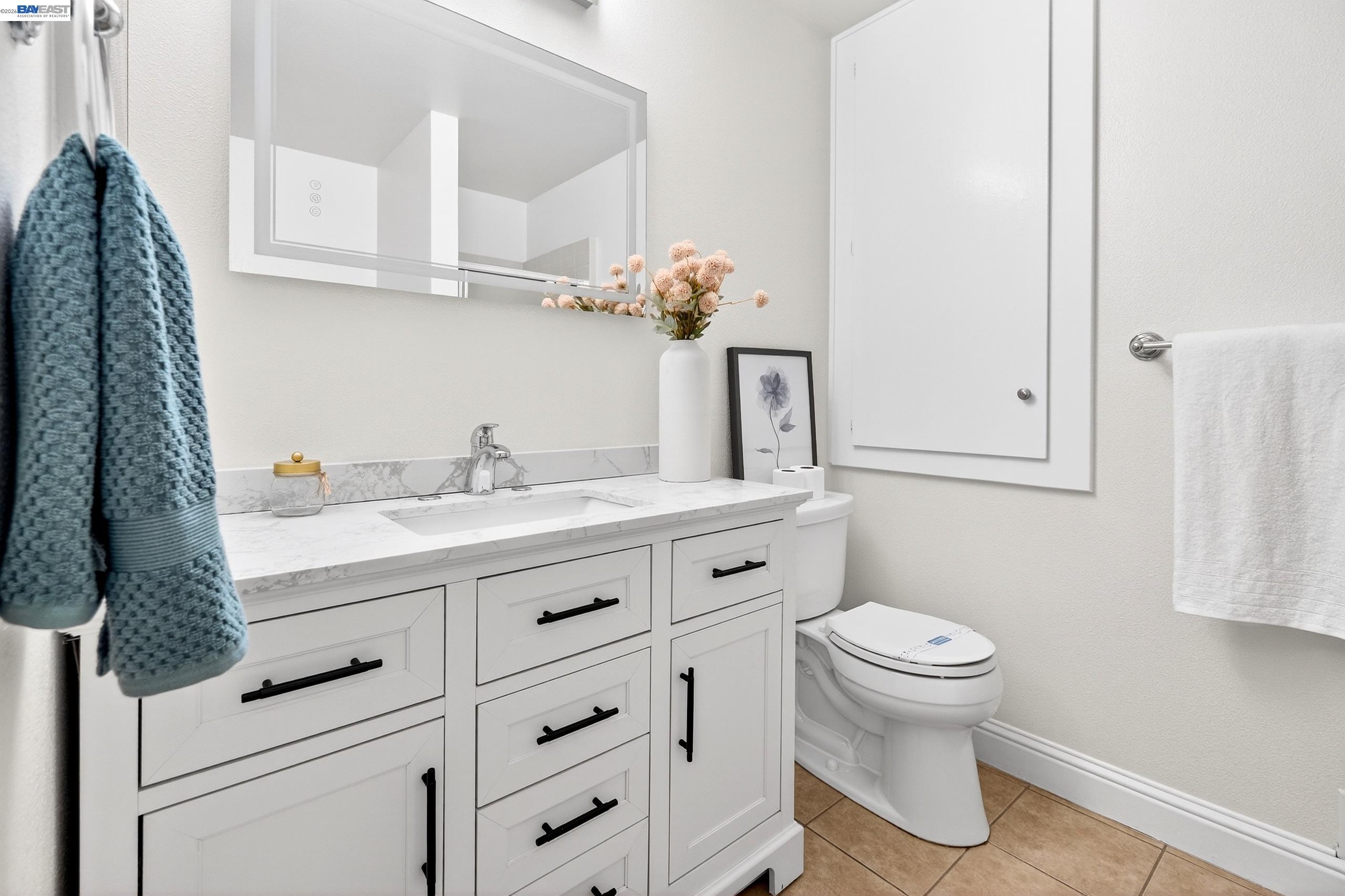 Detail Gallery Image 10 of 28 For 5170 Saddle Brook Dr, Oakland,  CA 94619 - 4 Beds | 2 Baths