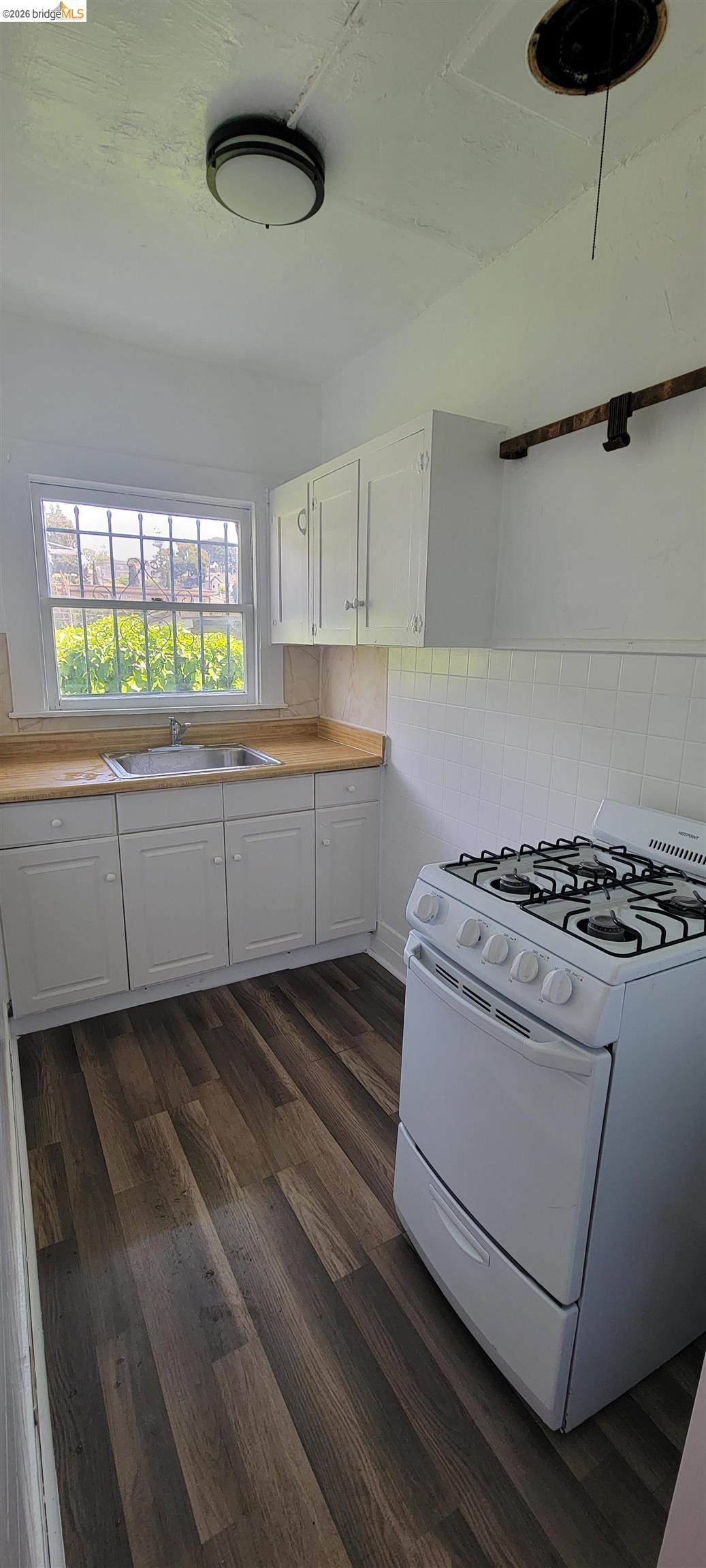 Detail Gallery Image 2 of 12 For 1325 E 21st St, Oakland,  CA 94606 - 1 Beds | 1 Baths