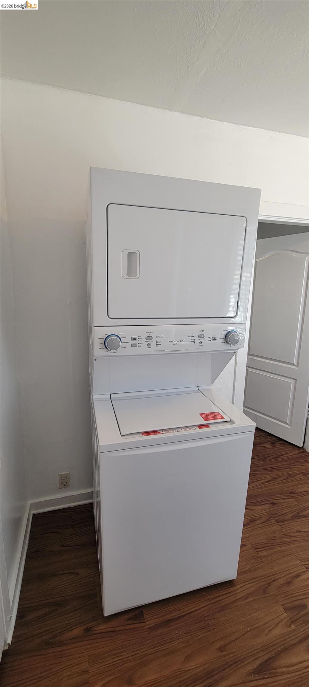 Detail Gallery Image 3 of 12 For 1325 E 21st St, Oakland,  CA 94606 - 1 Beds | 1 Baths