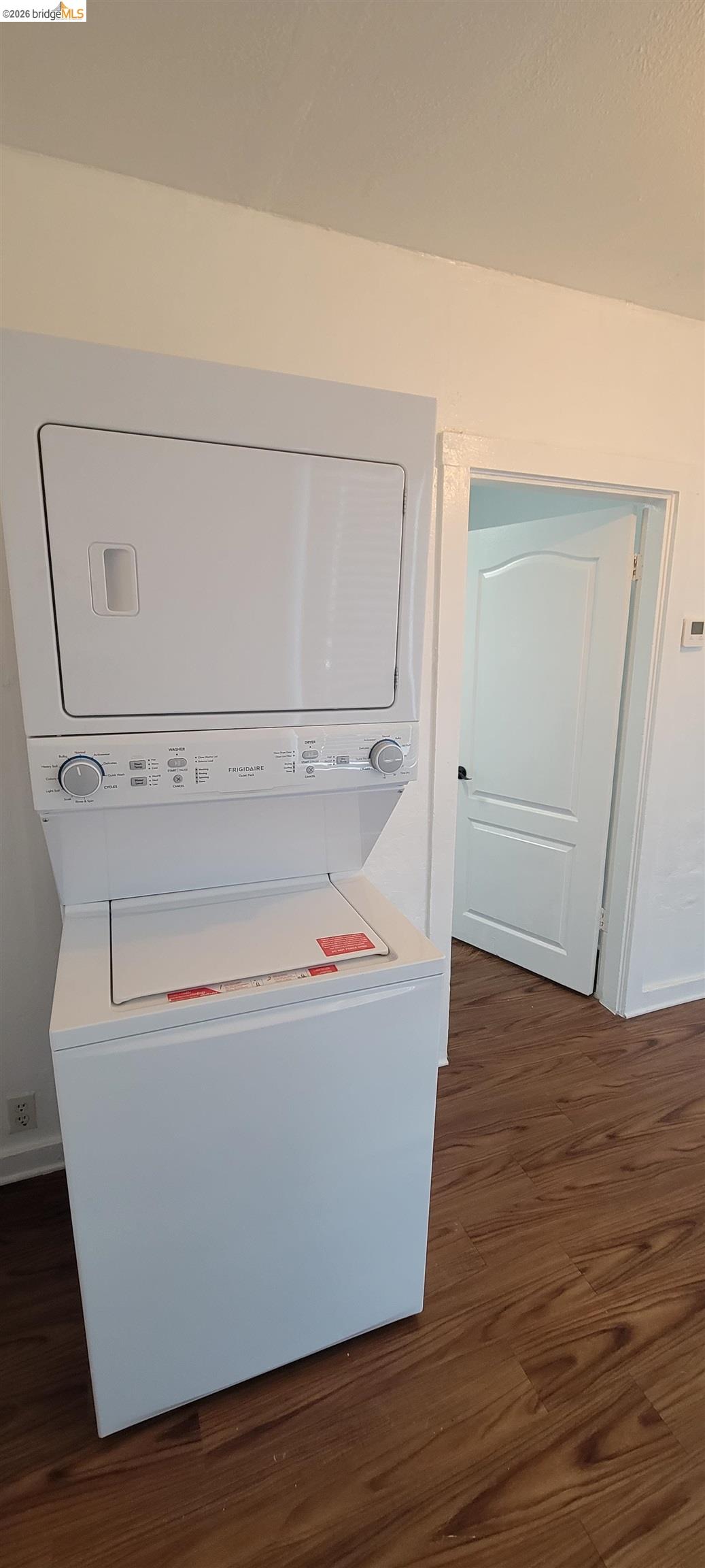 Detail Gallery Image 4 of 12 For 1325 E 21st St, Oakland,  CA 94606 - 1 Beds | 1 Baths