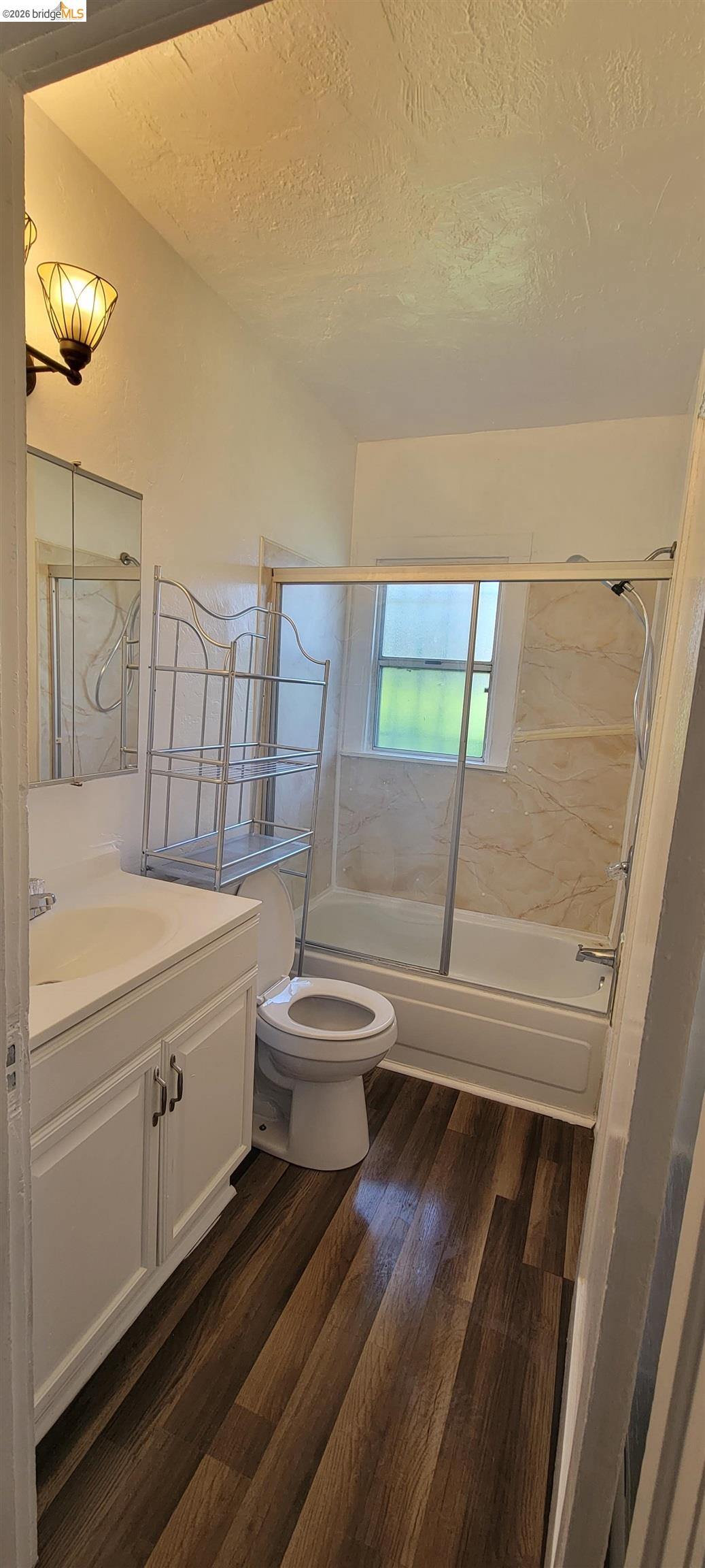 Detail Gallery Image 7 of 12 For 1325 E 21st St, Oakland,  CA 94606 - 1 Beds | 1 Baths