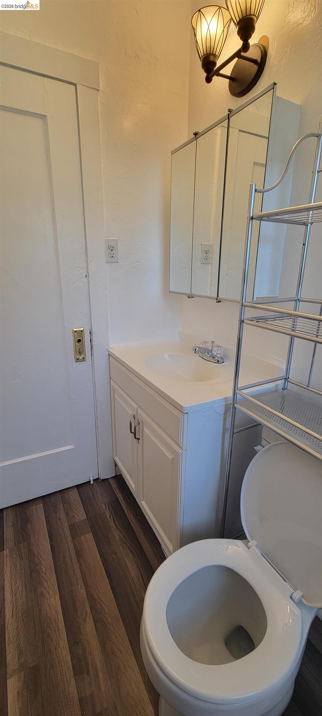 Detail Gallery Image 8 of 12 For 1325 E 21st St, Oakland,  CA 94606 - 1 Beds | 1 Baths