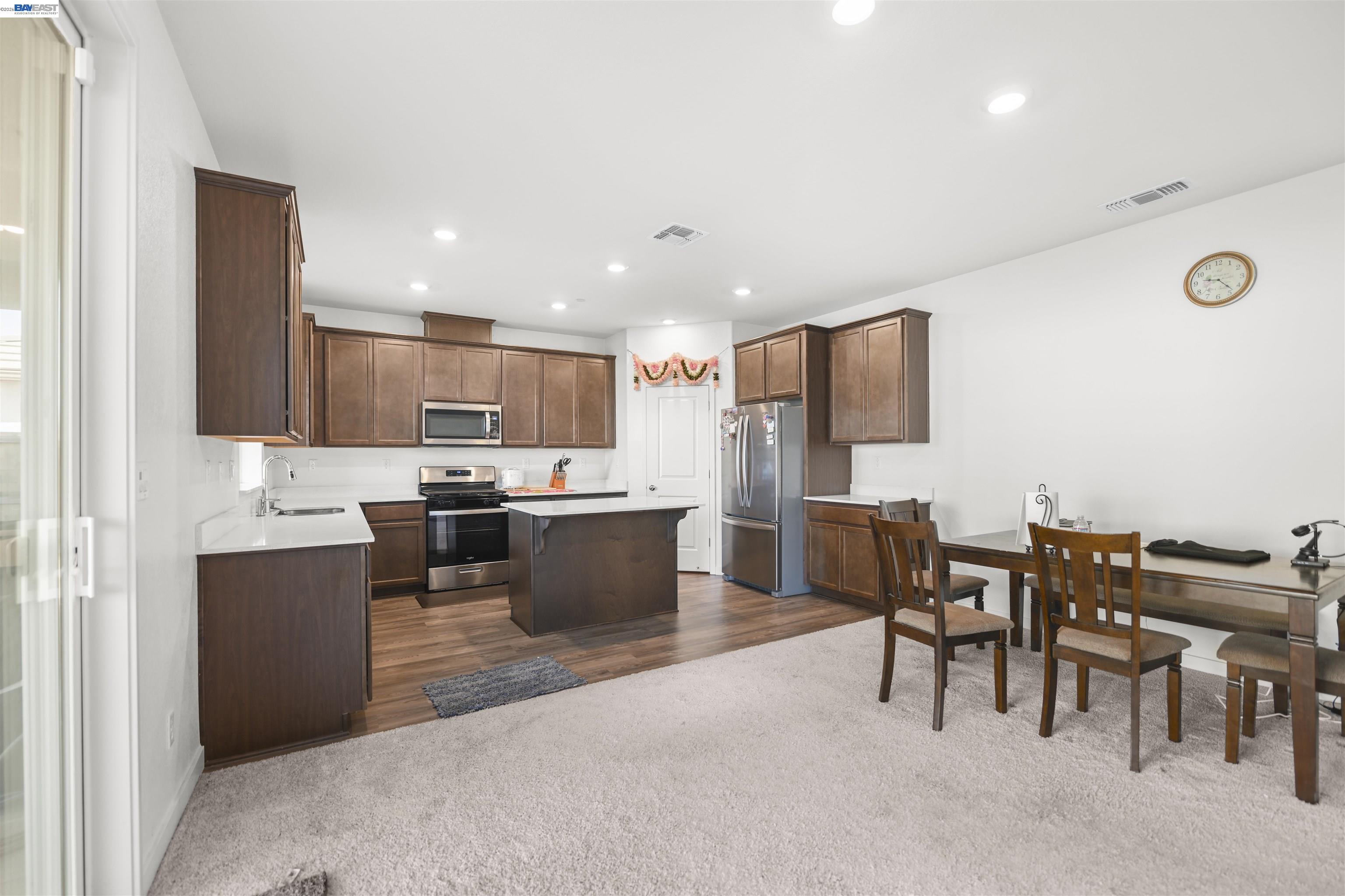 Detail Gallery Image 2 of 27 For 9620 Mason Trails Rd, Roseville,  CA 95747 - 4 Beds | 3 Baths