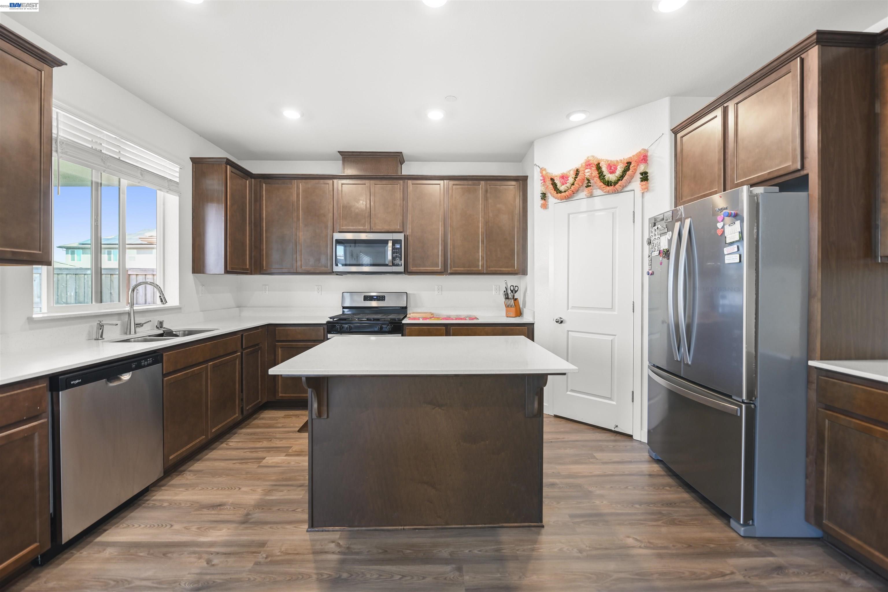 Detail Gallery Image 4 of 27 For 9620 Mason Trails Rd, Roseville,  CA 95747 - 4 Beds | 3 Baths