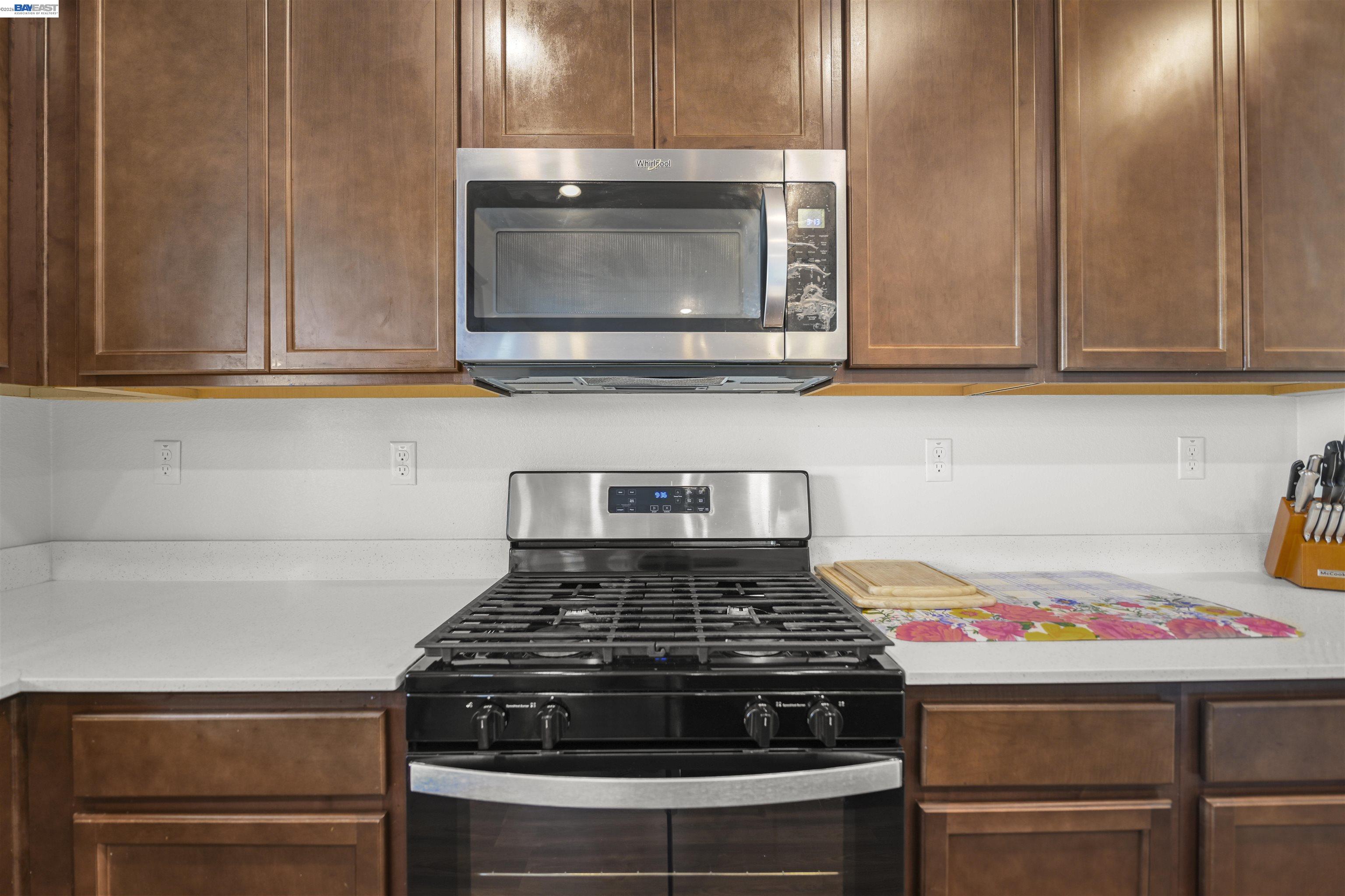 Detail Gallery Image 5 of 27 For 9620 Mason Trails Rd, Roseville,  CA 95747 - 4 Beds | 3 Baths