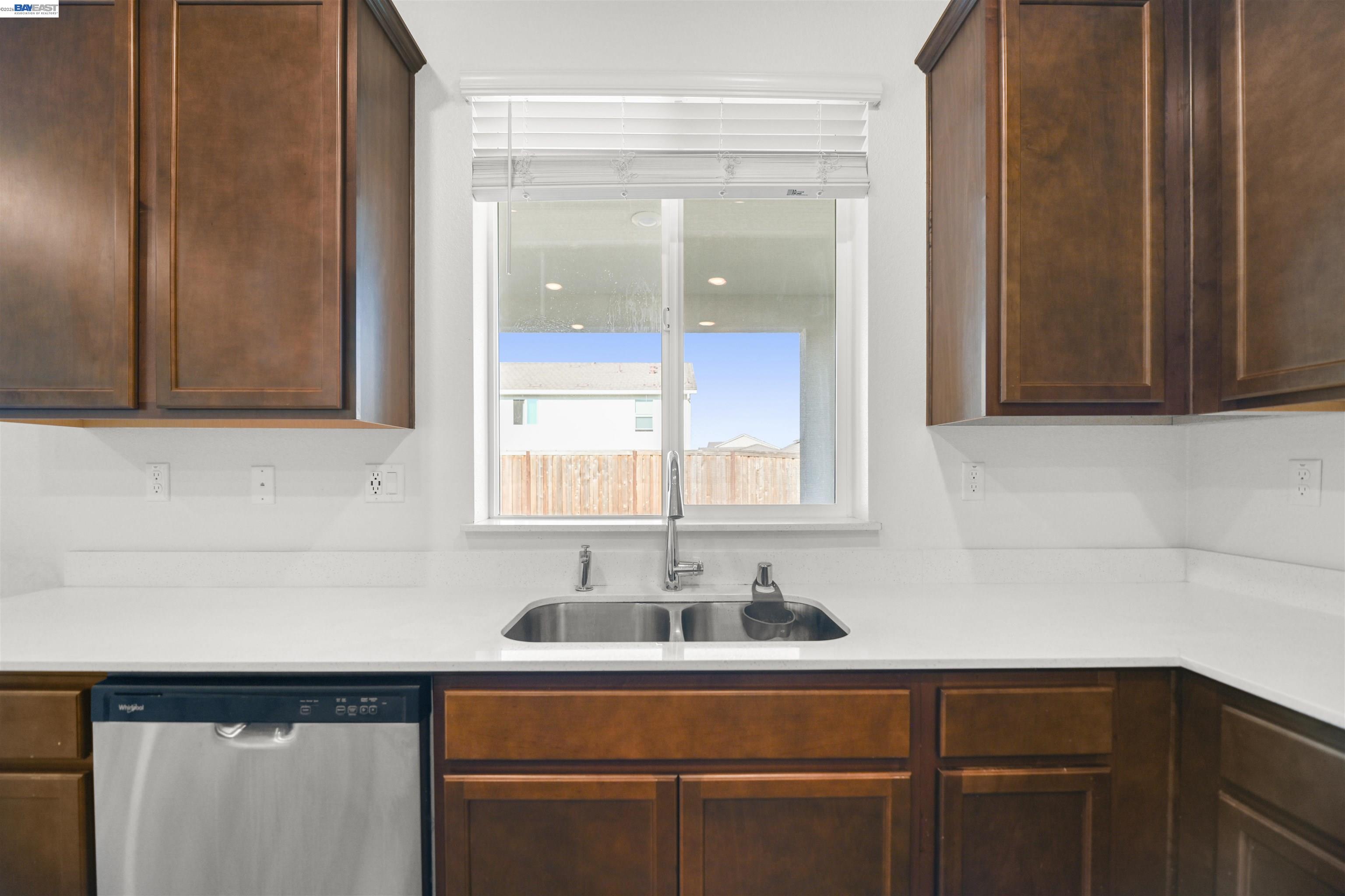 Detail Gallery Image 6 of 27 For 9620 Mason Trails Rd, Roseville,  CA 95747 - 4 Beds | 3 Baths