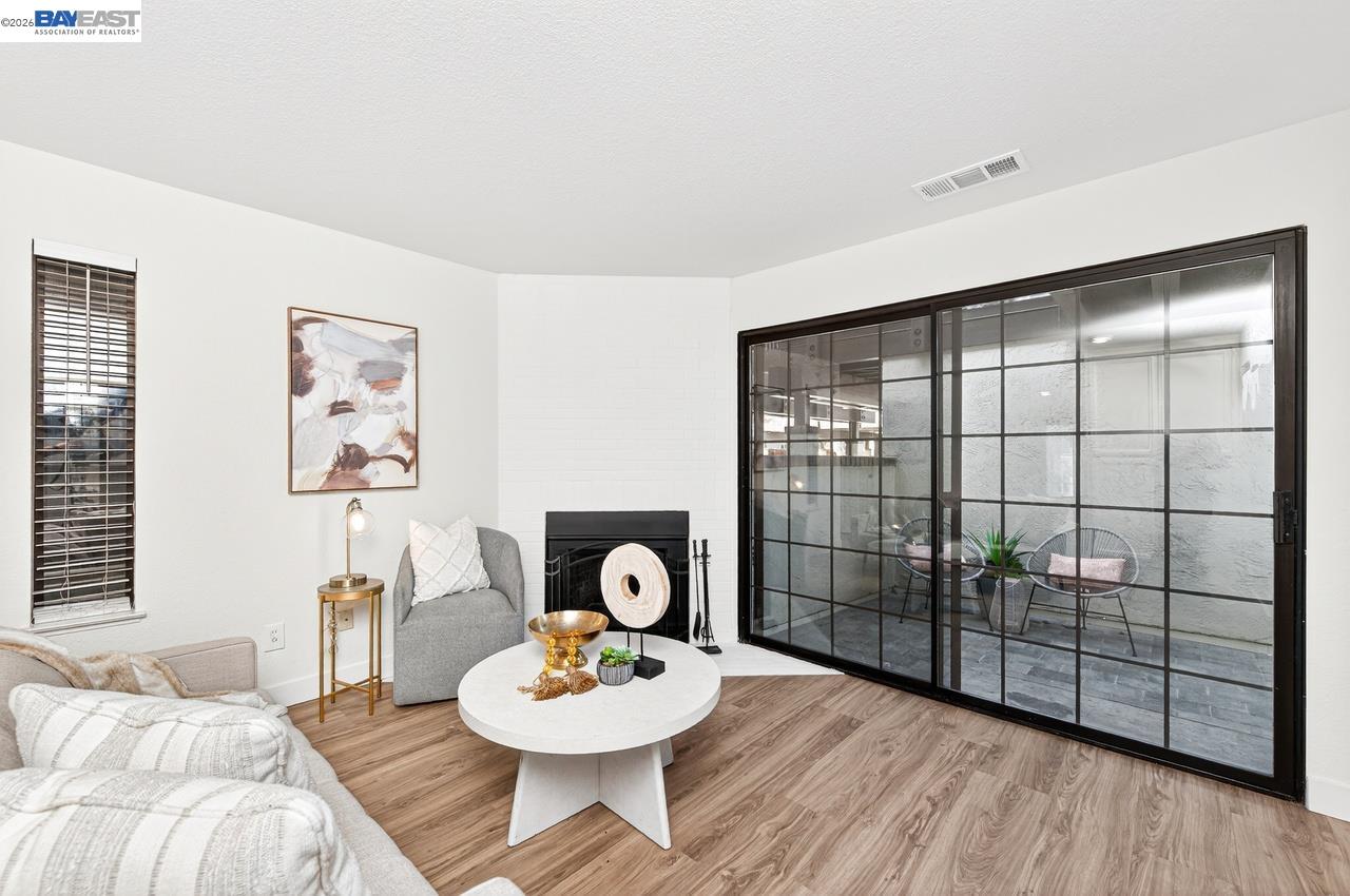 Photo #2: 41126821 Listing: Photo #2