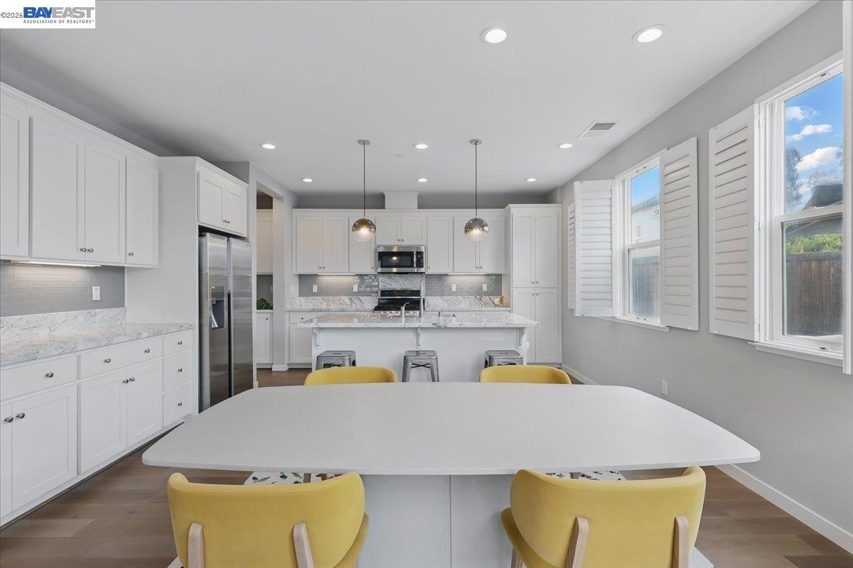 Detail Gallery Image 9 of 40 For 36188 Fig Tree Lane, Newark,  CA 94560 - 4 Beds | 2/1 Baths