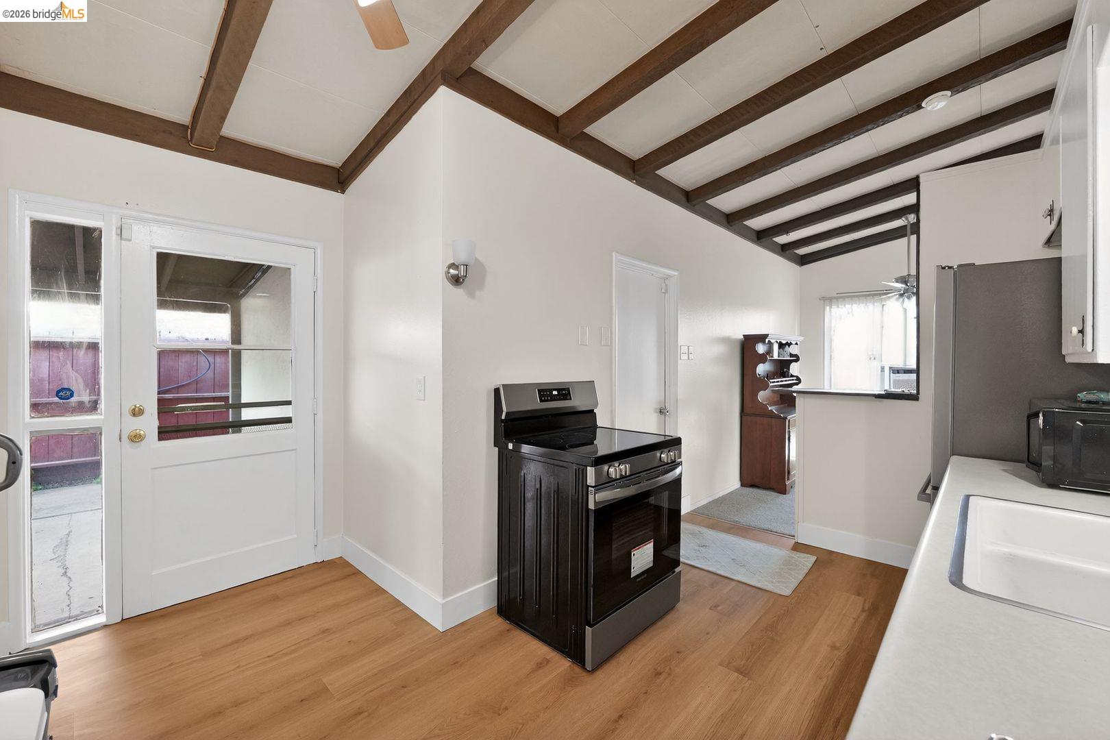 Detail Gallery Image 10 of 25 For 16 Bryan Ave, Antioch,  CA 94509 - 3 Beds | 1 Baths