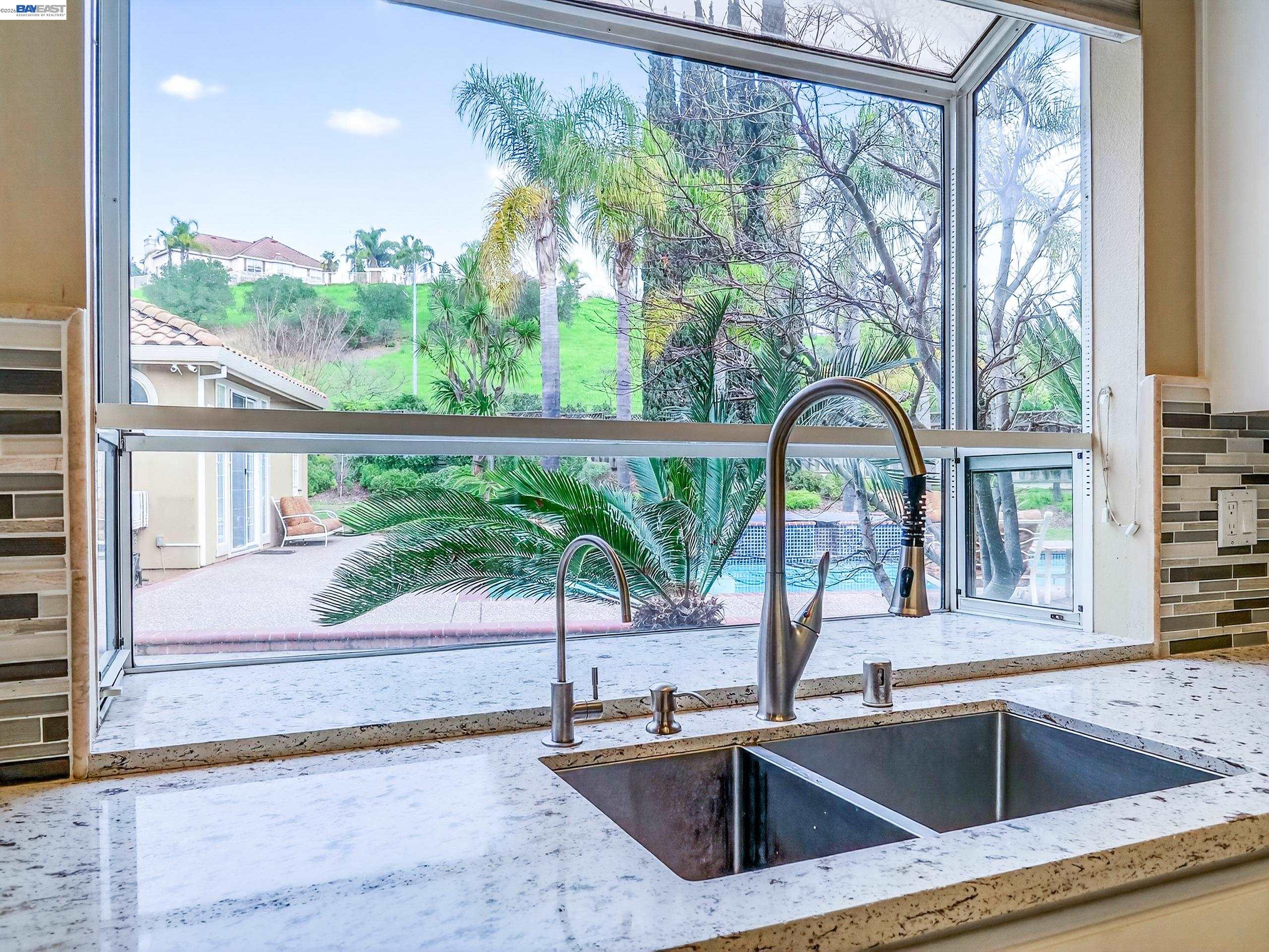 Detail Gallery Image 13 of 38 For 2166 Shadow Ridge Way, San Jose,  CA 95138 - 5 Beds | 4 Baths