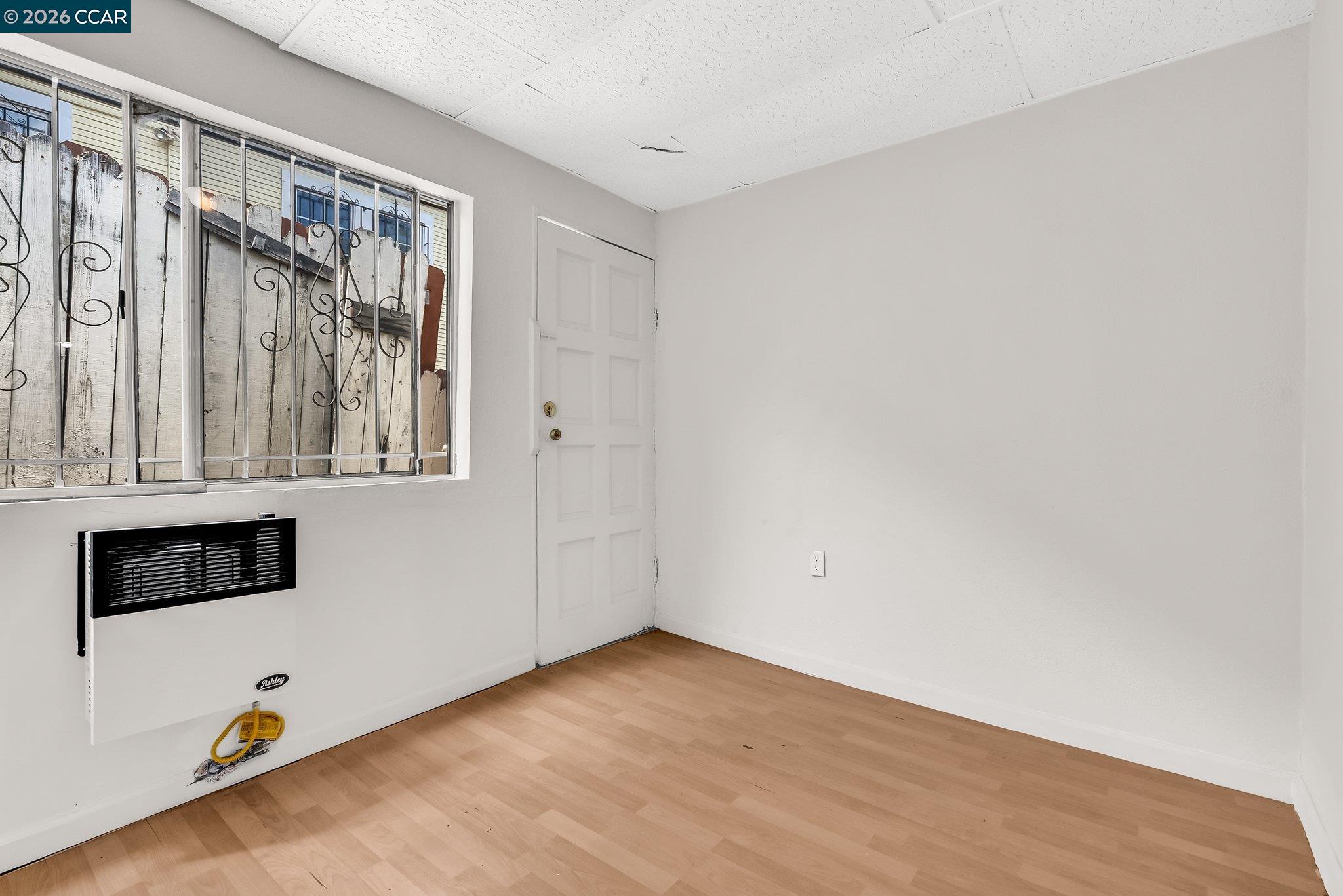 Detail Gallery Image 28 of 44 For 2150 35th Ave, Oakland,  CA 94601 - 5 Beds | 2/2 Baths