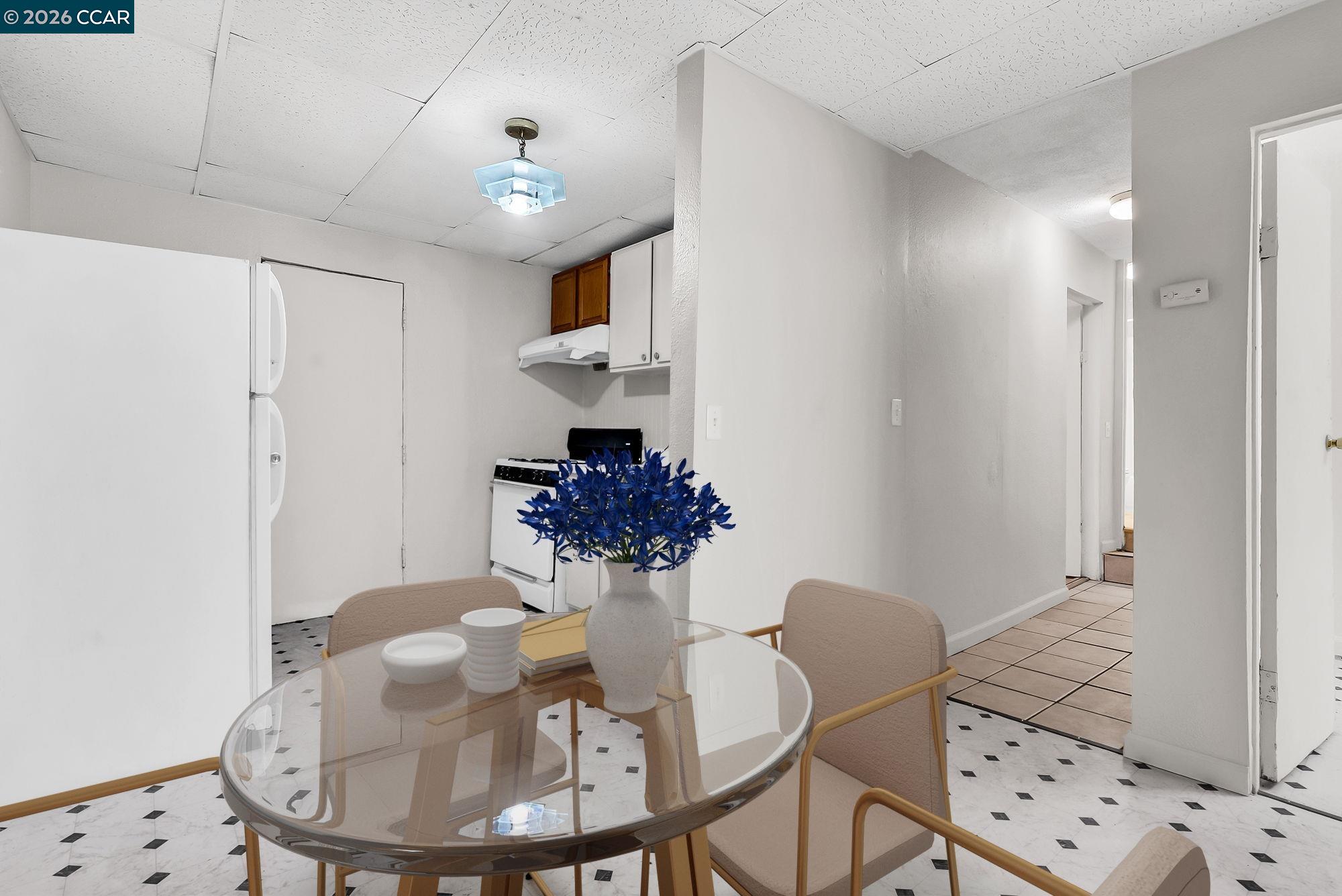 Detail Gallery Image 29 of 44 For 2150 35th Ave, Oakland,  CA 94601 - 5 Beds | 2/2 Baths