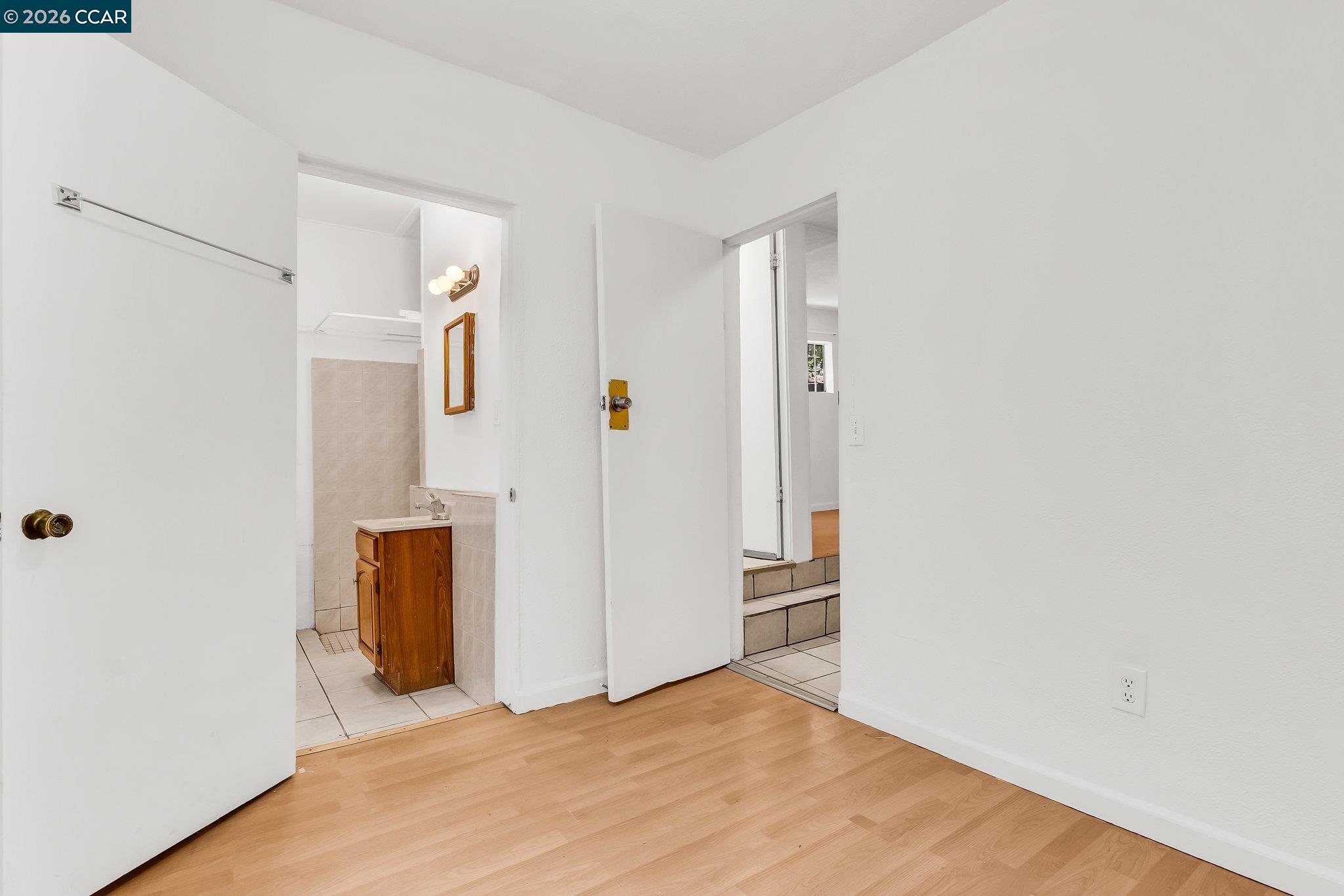 Detail Gallery Image 38 of 44 For 2150 35th Ave, Oakland,  CA 94601 - 5 Beds | 2/2 Baths